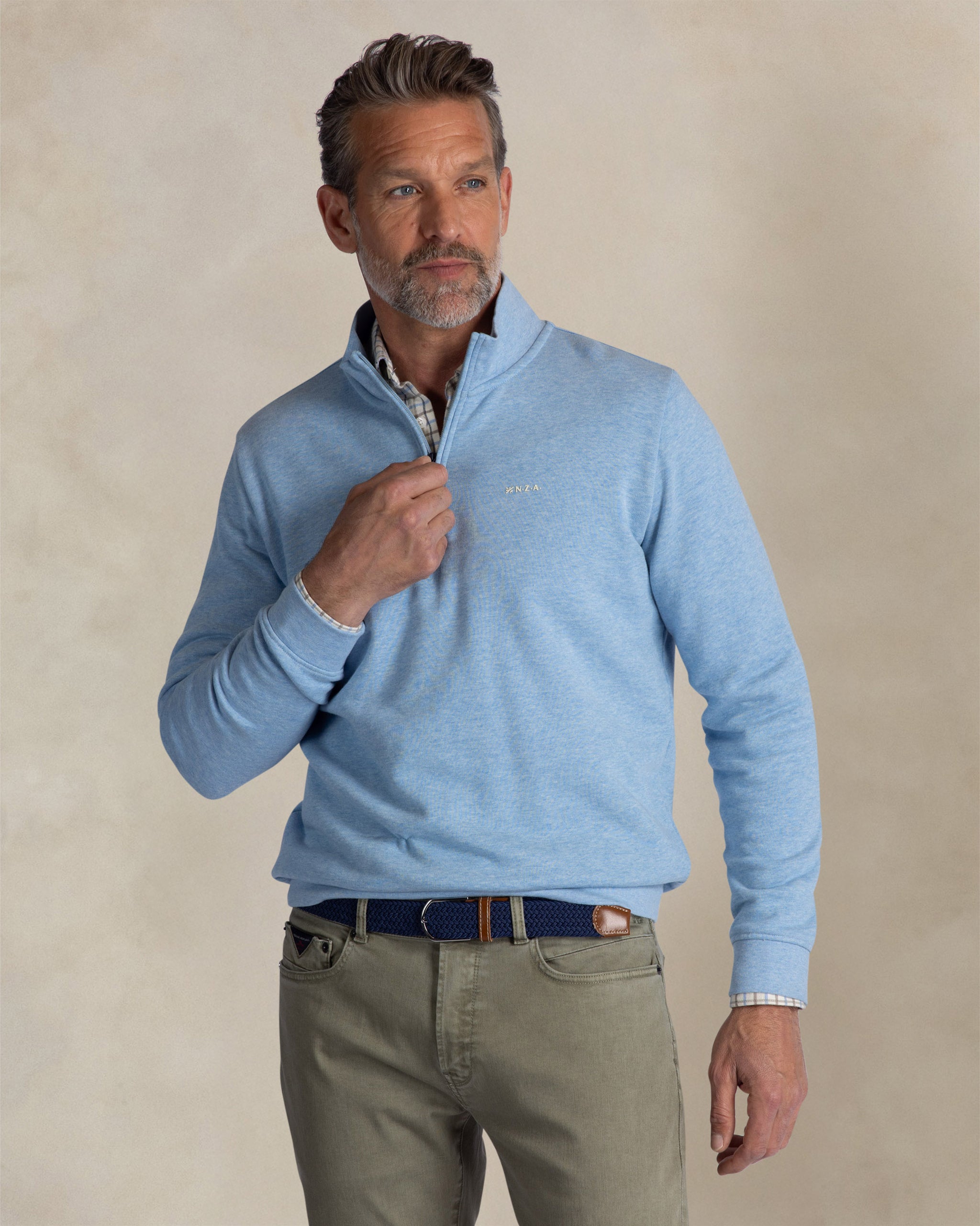 Pull à col camionneur zippé de coton bleu Pull à col camionneur zippé de coton bleu