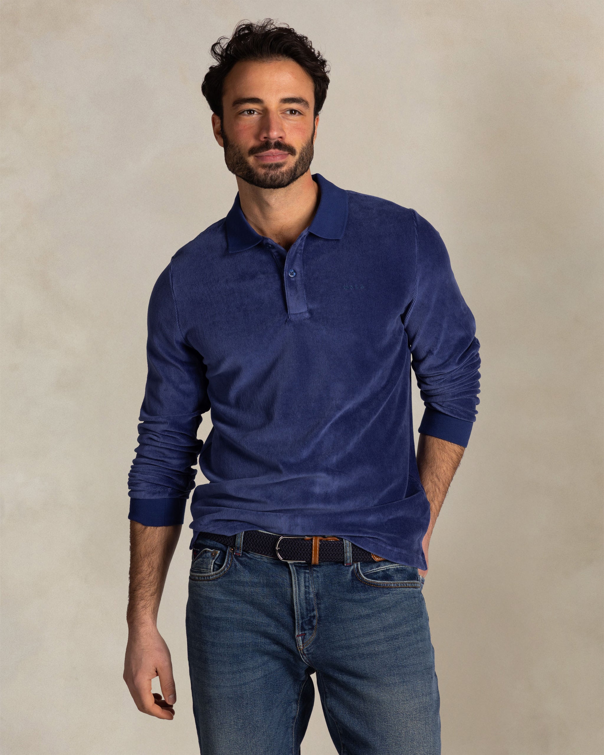 Blauwe katoenen polo met lange mouwen Blauwe katoenen polo met lange mouwen