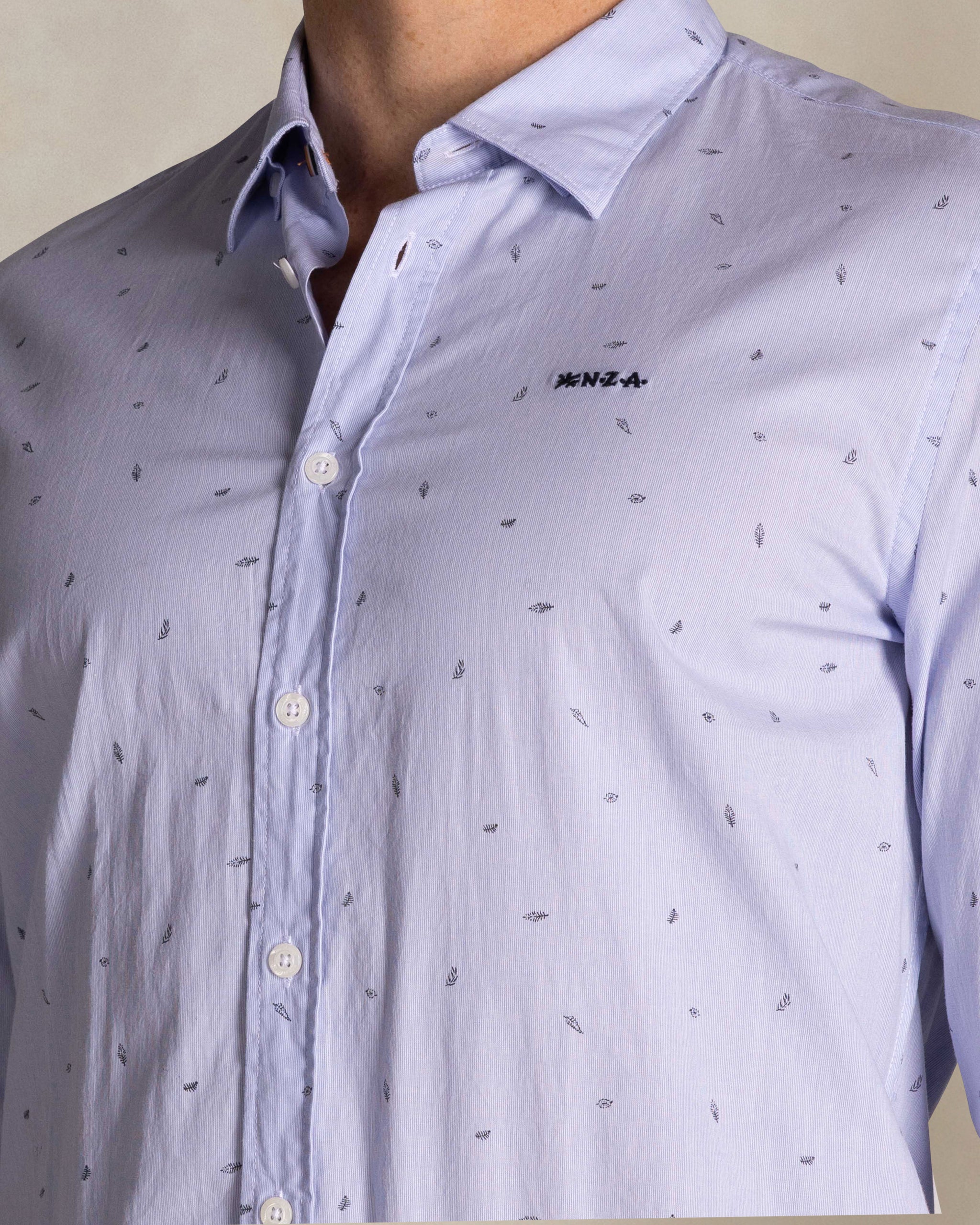 Camisa azul de algodón con estampado Camisa azul de algodón con estampado