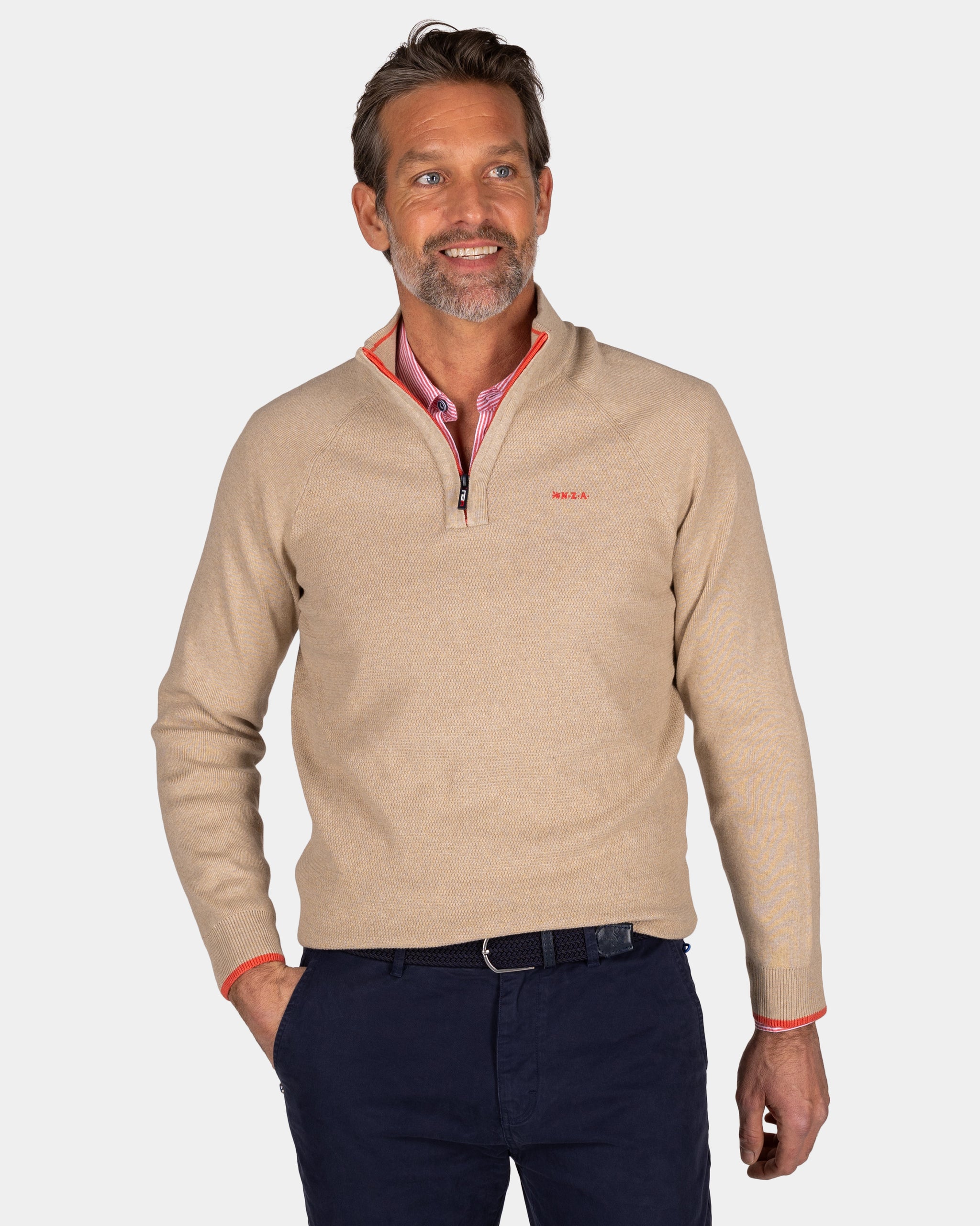 Effen beige katoenen trui met halve rits Effen beige katoenen trui met halve rits