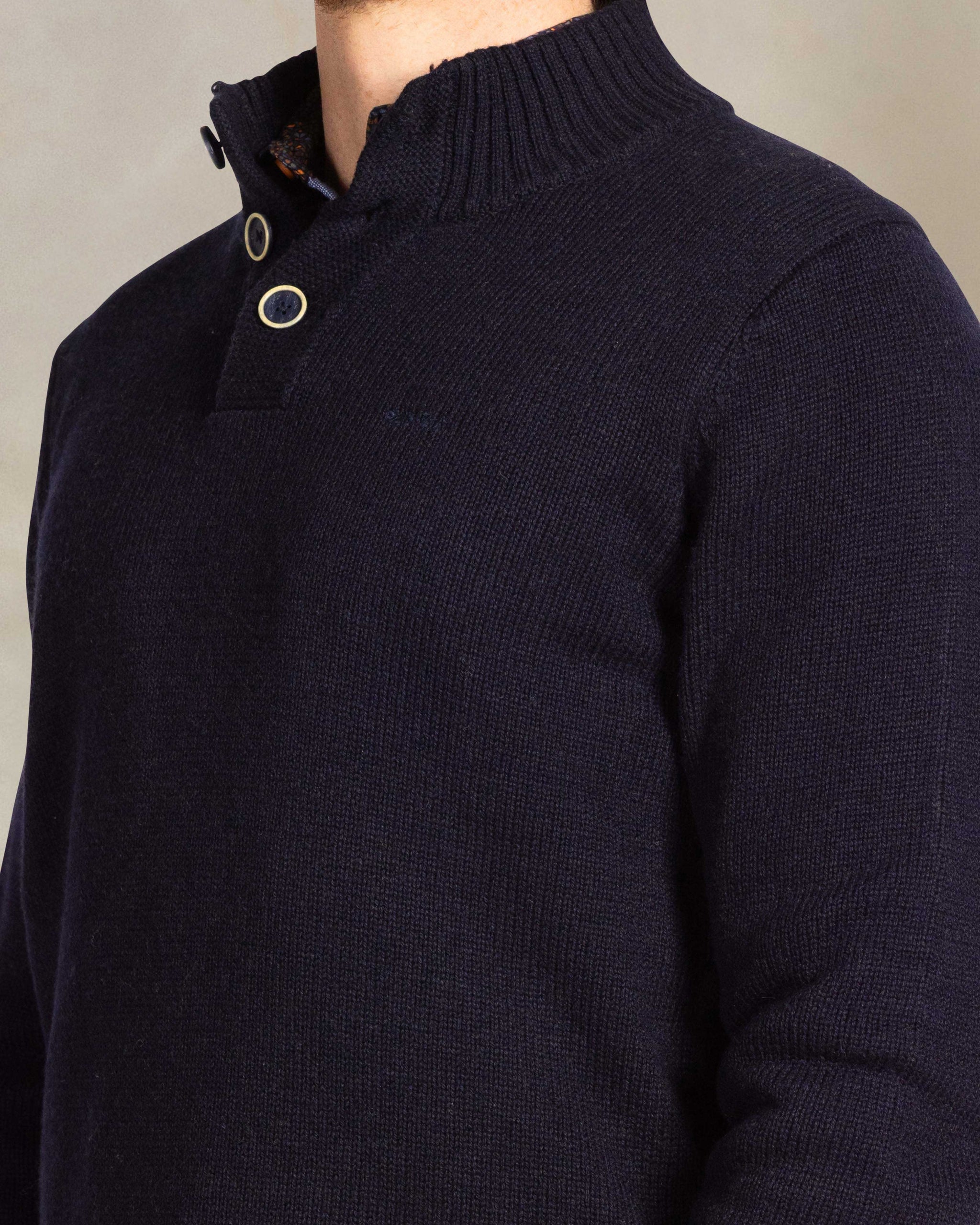 Bleu pull à col boutonné Bleu pull à col boutonné