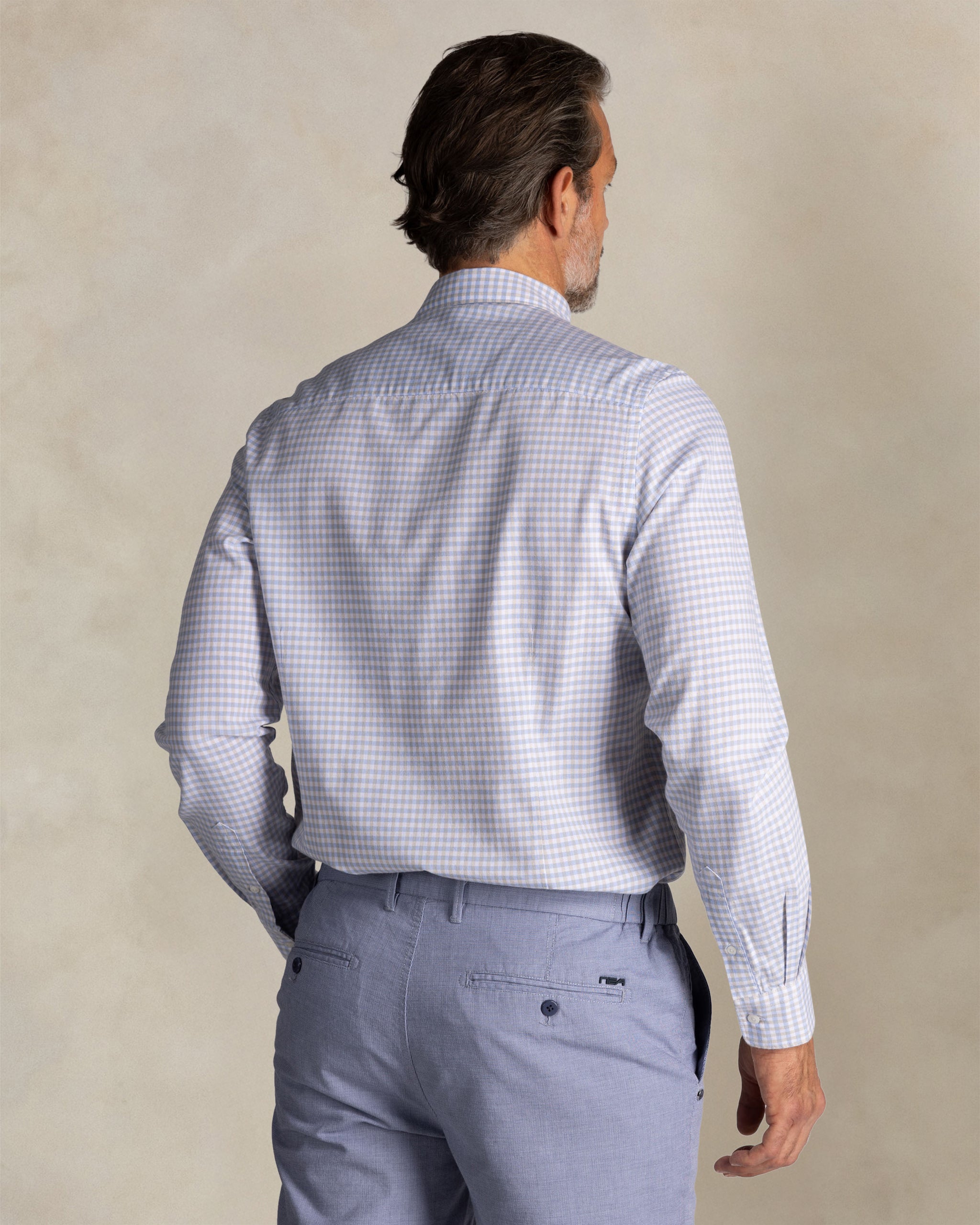 Camisa de algodón a cuadros azul con botones Camisa de algodón a cuadros azul con botones