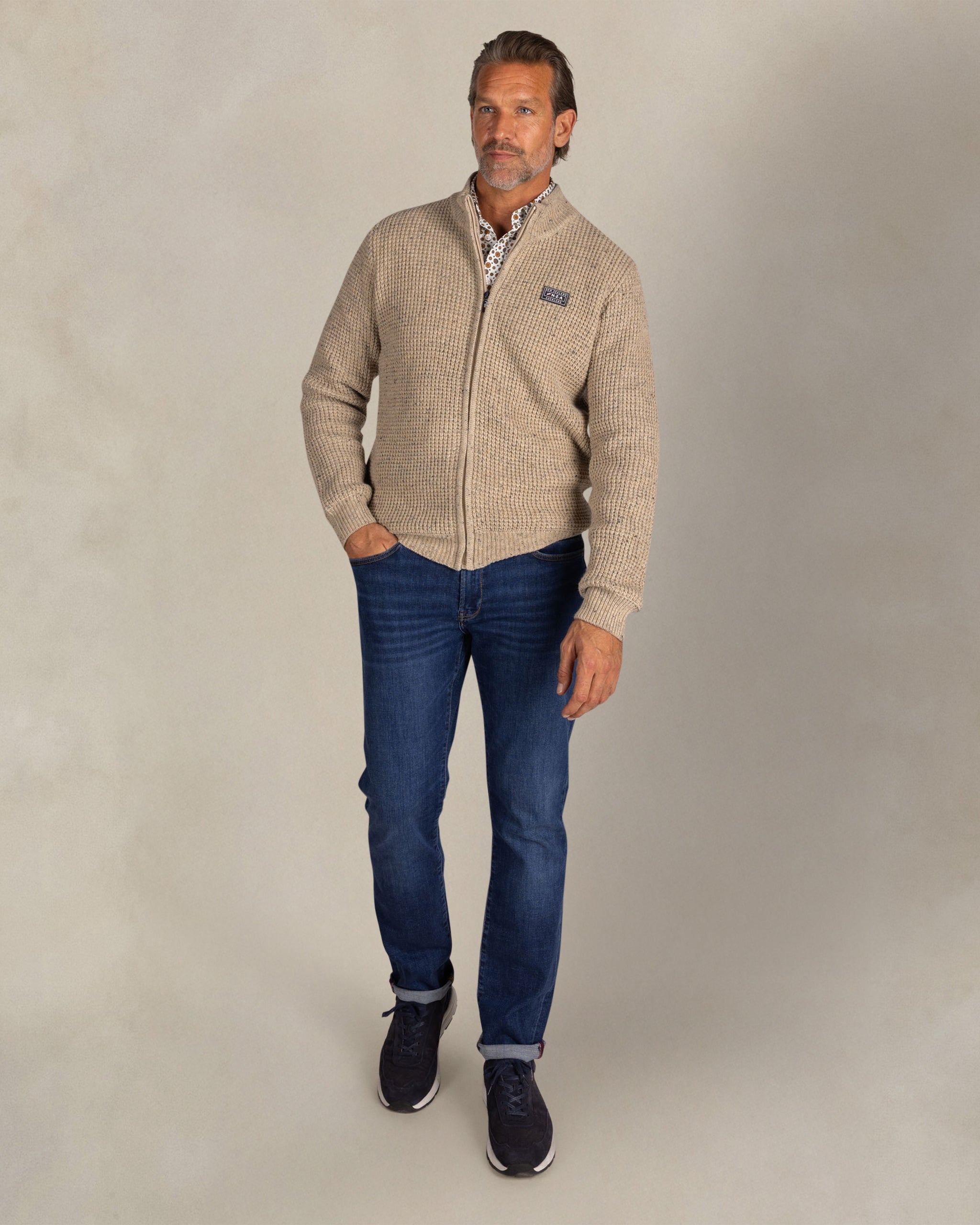 Ecru wollener Half-Zip-Strickpullover Ecru wollener Half-Zip-Strickpullover