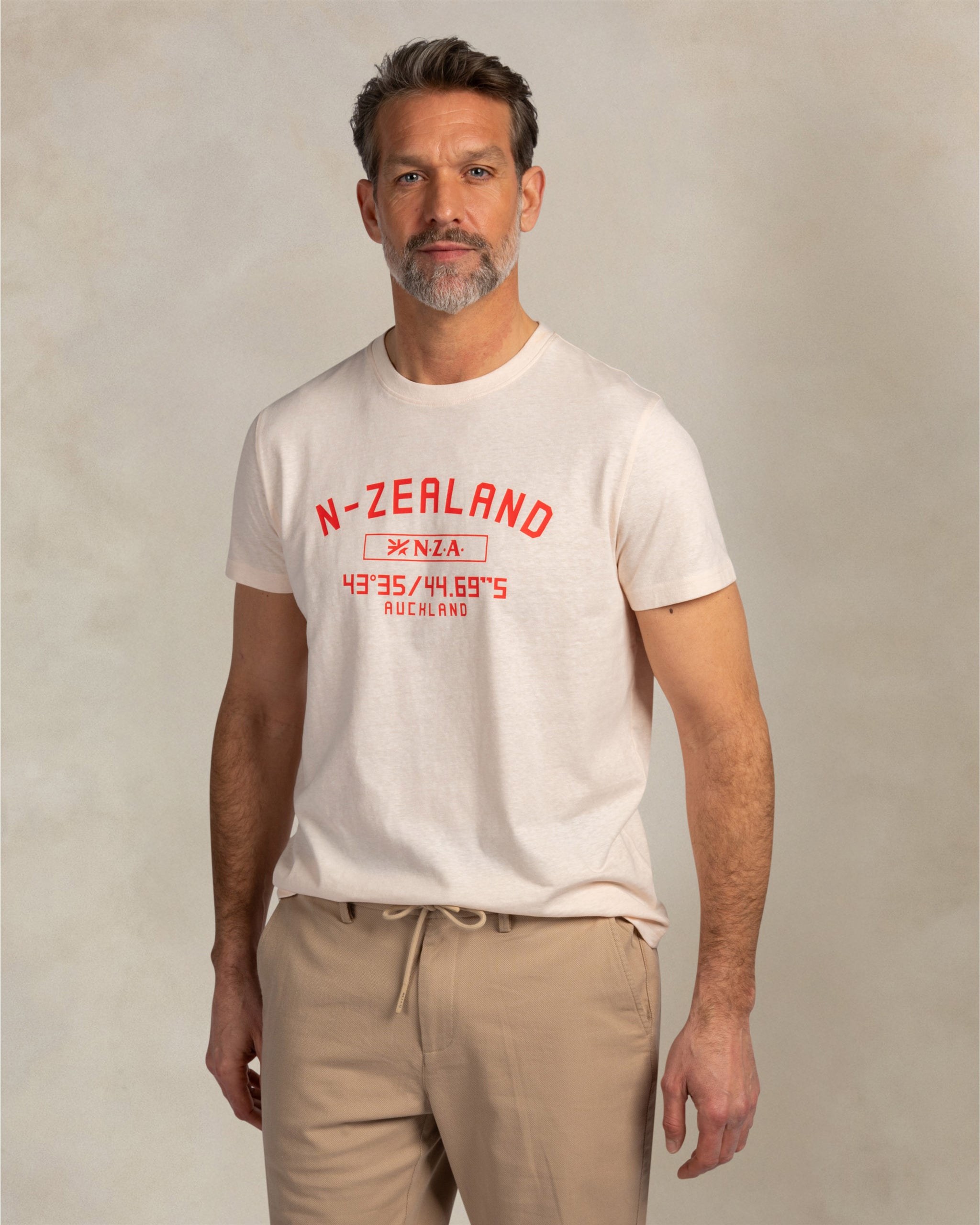 Ecru t-shirt mit logo Ecru t-shirt mit logo