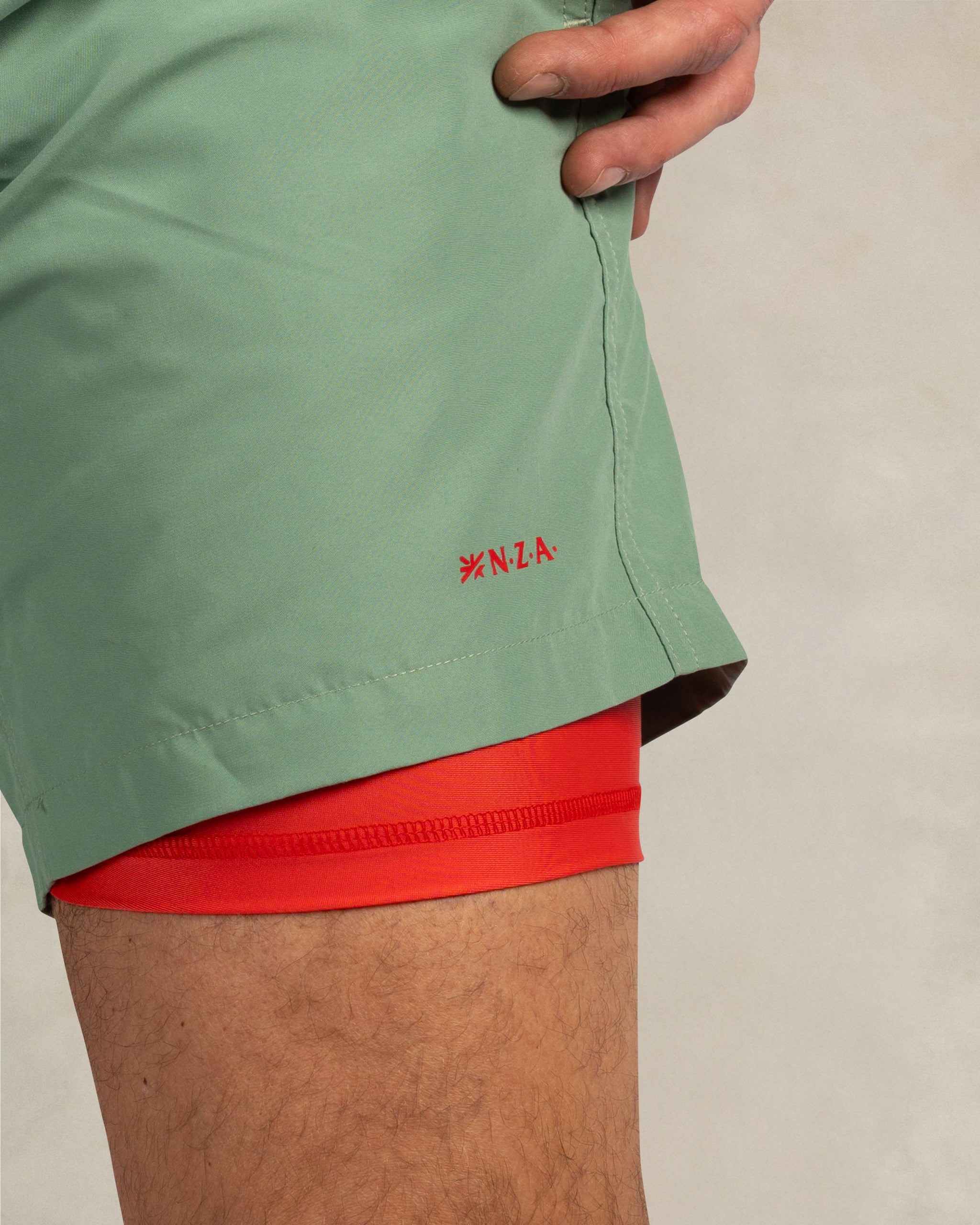 Grüne Badehose mit Stretch-Innenslip Grüne Badehose mit Stretch-Innenslip