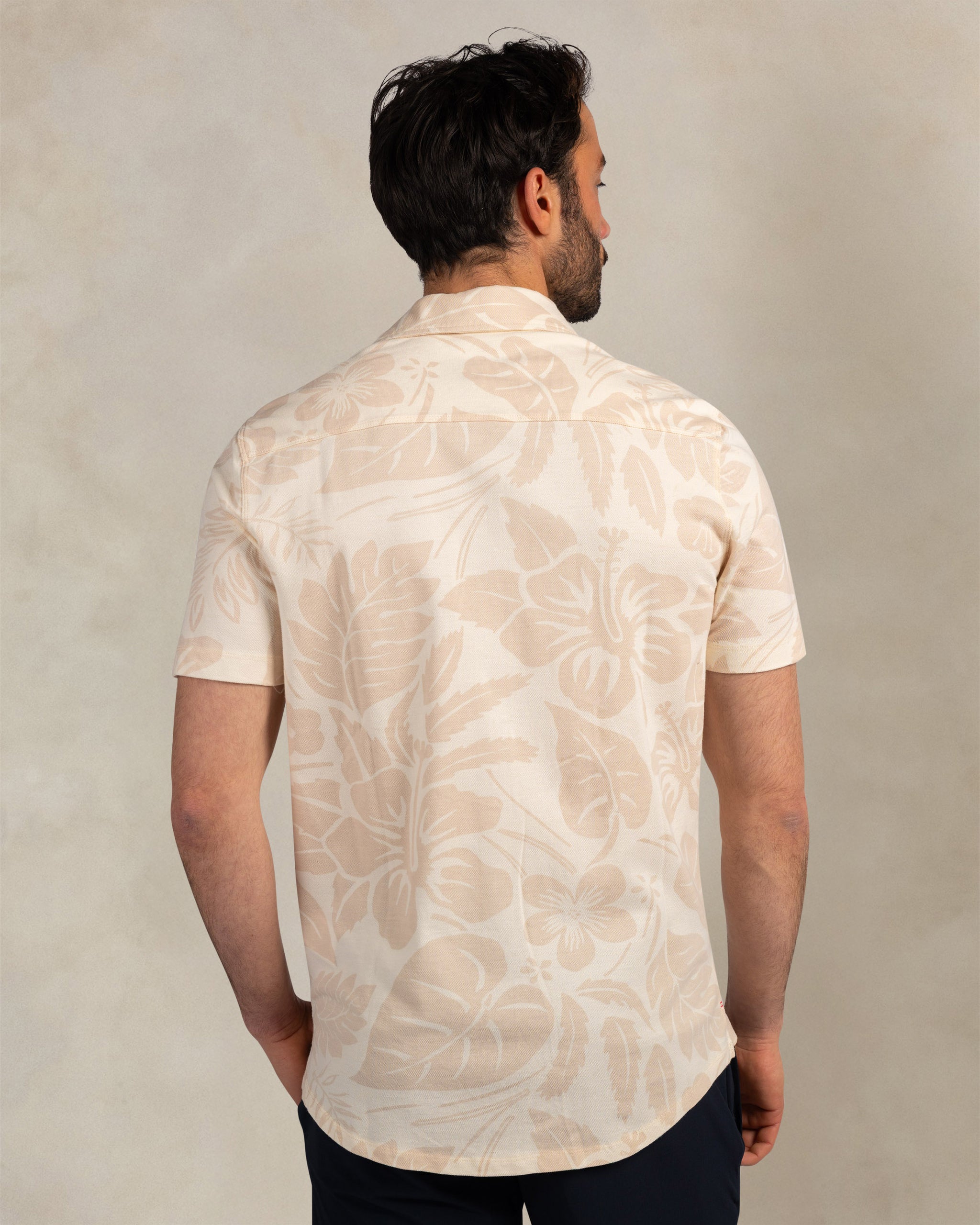 Ecru Baumwoll-Piqué-Hemd mit kurzen Ärmeln Ecru Baumwoll-Piqué-Hemd mit kurzen Ärmeln