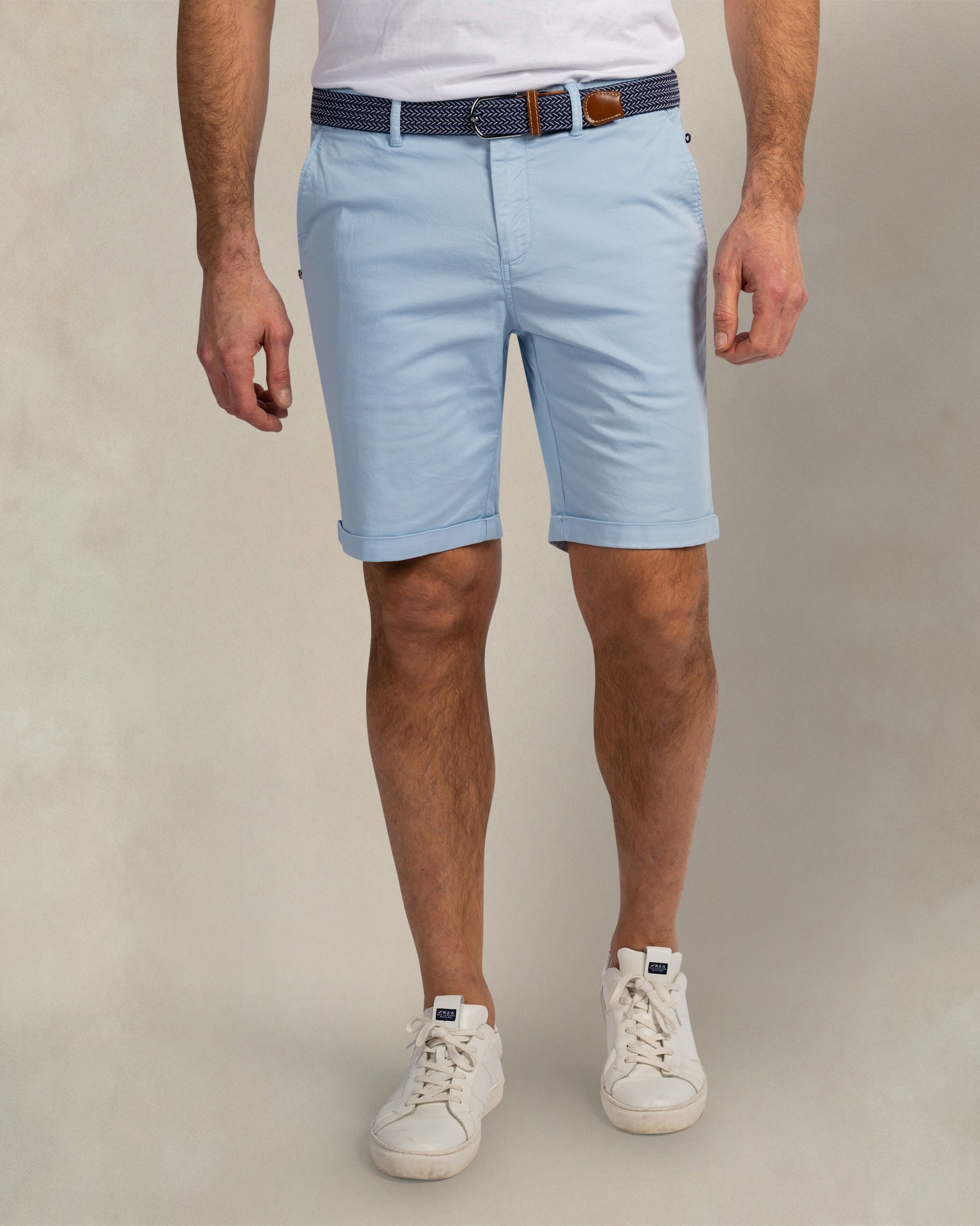 Short chino stretch en coton bleu clair Short chino stretch en coton bleu clair