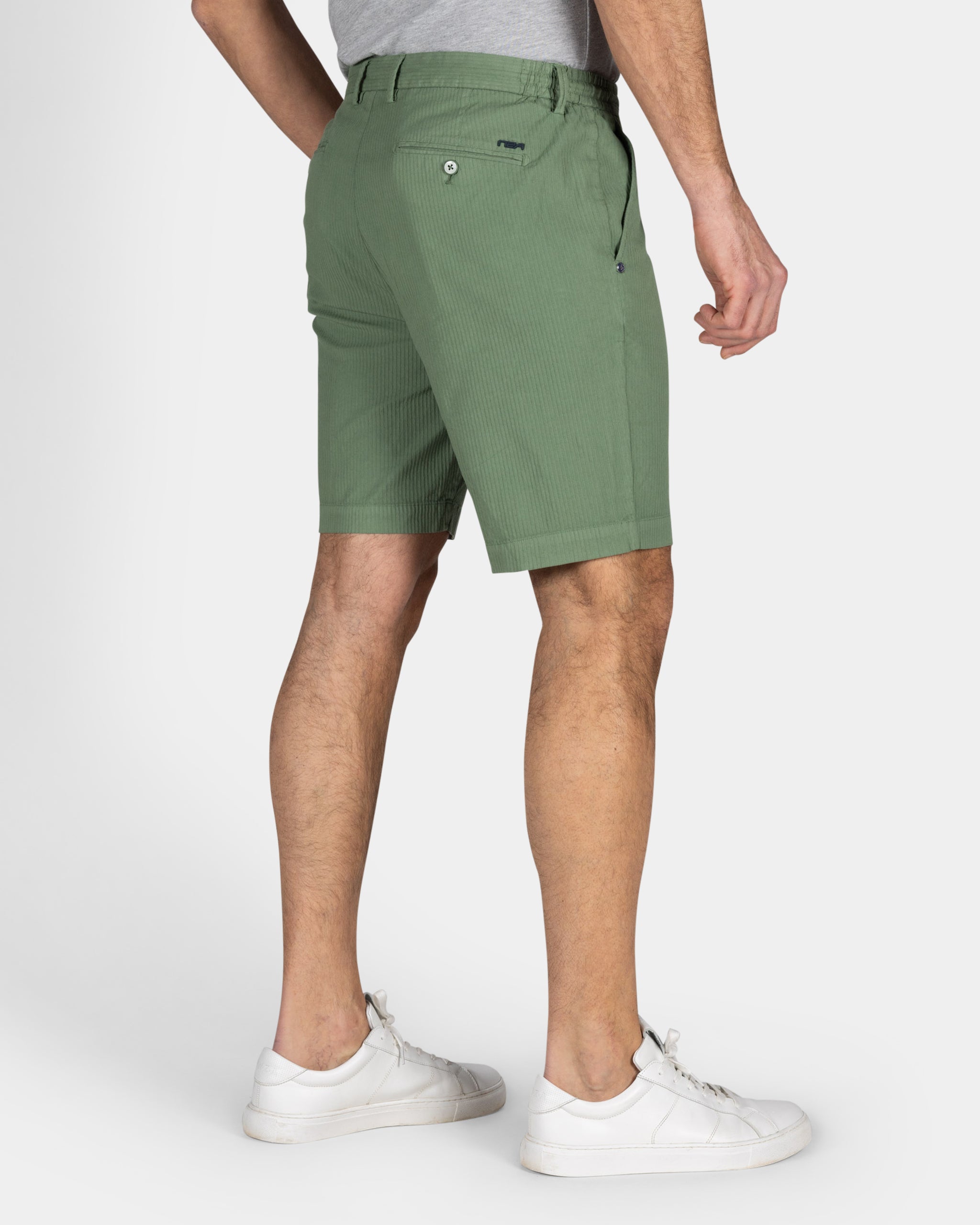 Groene katoenen short met stretch Groene katoenen short met stretch