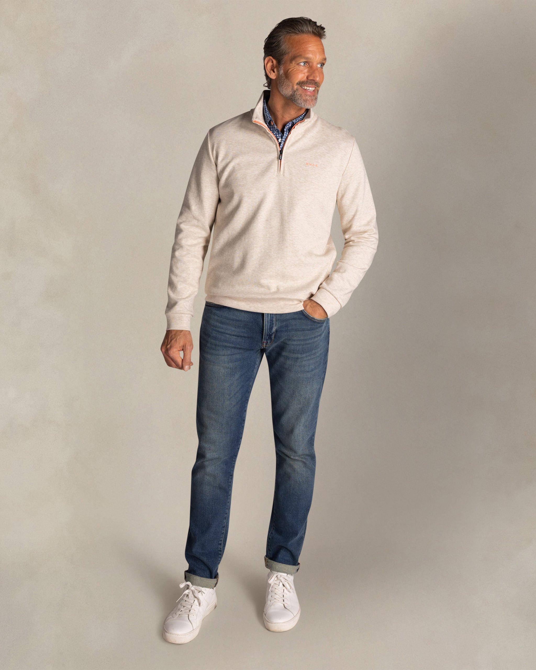 Ecru Baumwollpullover mit kurzem Reißverschluss Ecru Baumwollpullover mit kurzem Reißverschluss