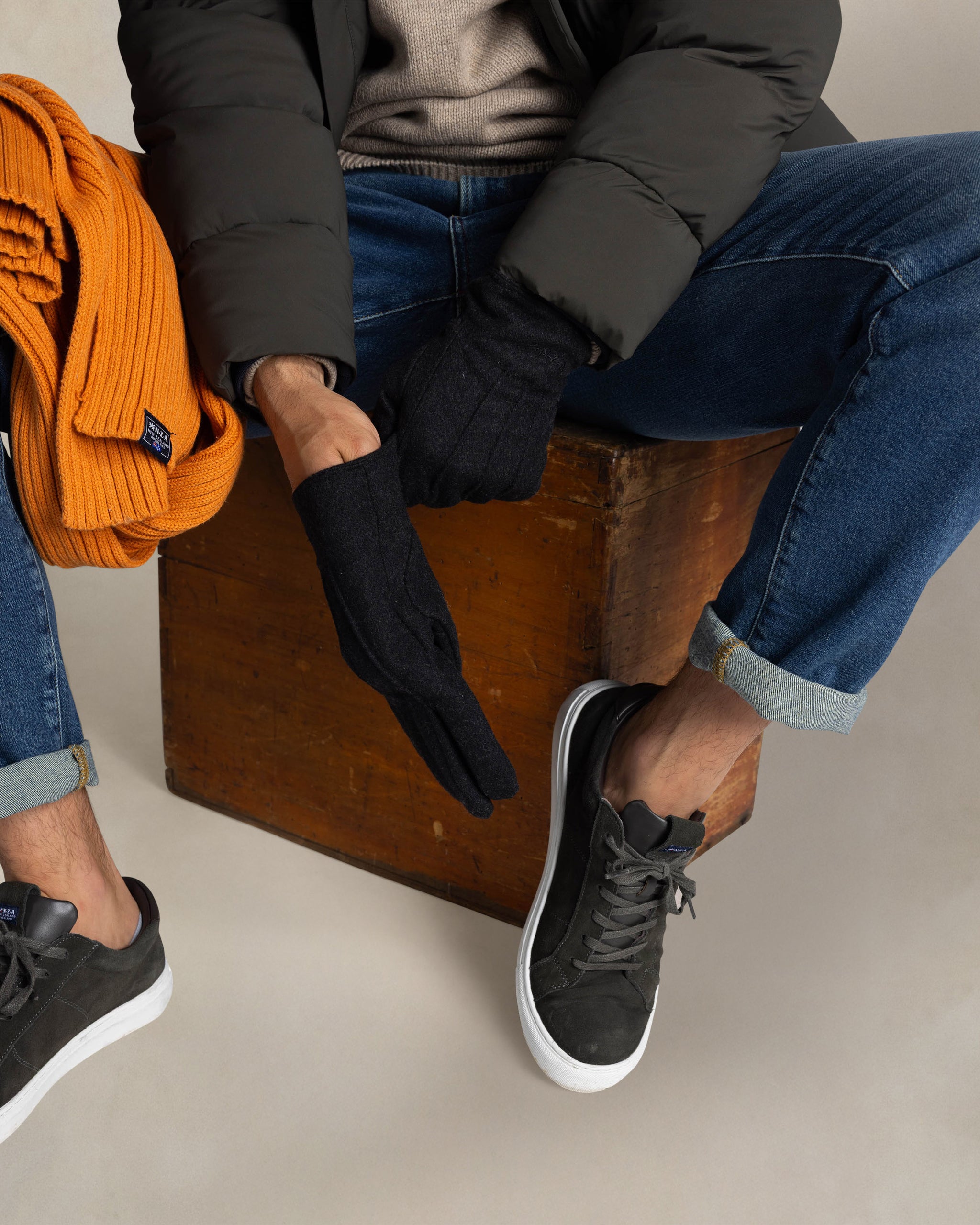 Grijze wollen handschoenen → Gants en laine gris Grijze wollen handschoenen → Gants en laine gris