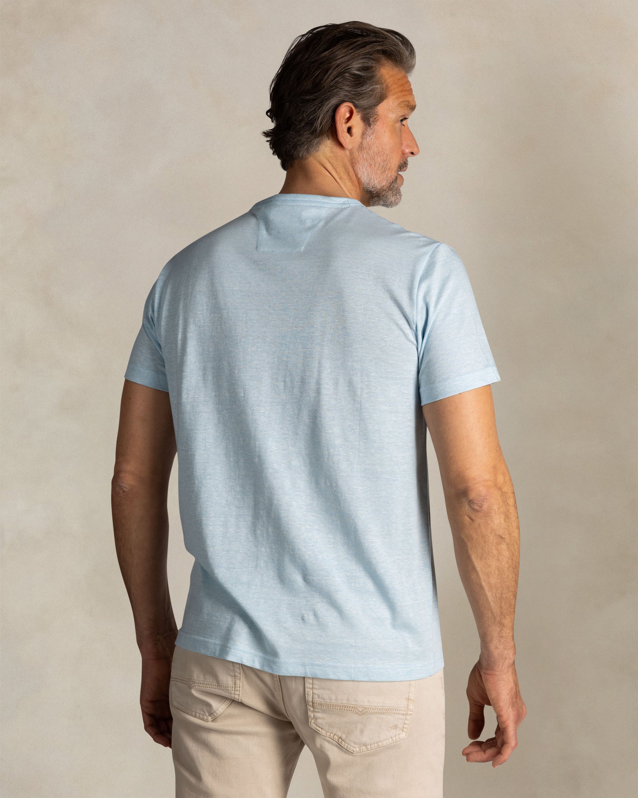 Blauw linnen T-shirt met ronde hals Blauw linnen T-shirt met ronde hals