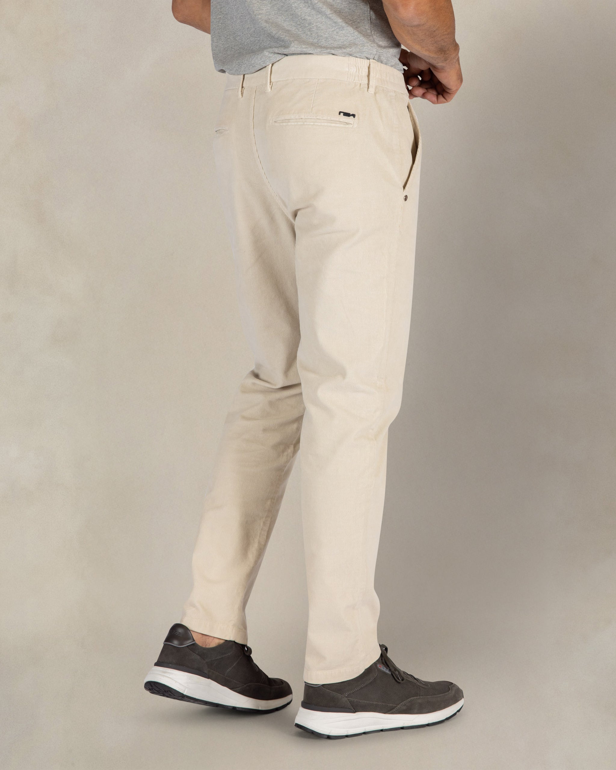 Chino stretch en velours côtelé écru Napier Chino stretch en velours côtelé écru Napier
