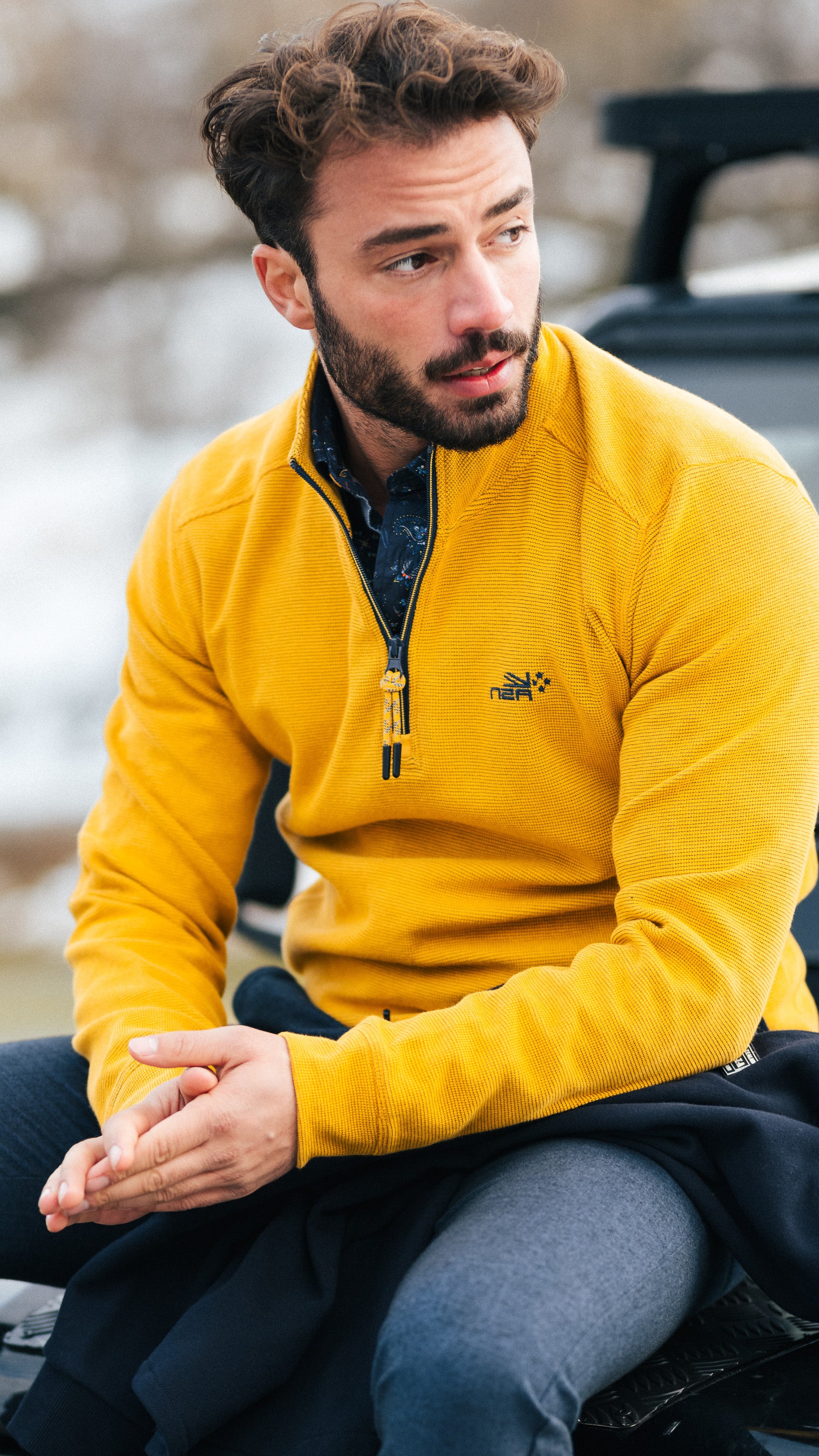 Okergele katoenen sweater met halve rits - Warm Ocre Okergele katoenen sweater met halve rits - Warm Ocre