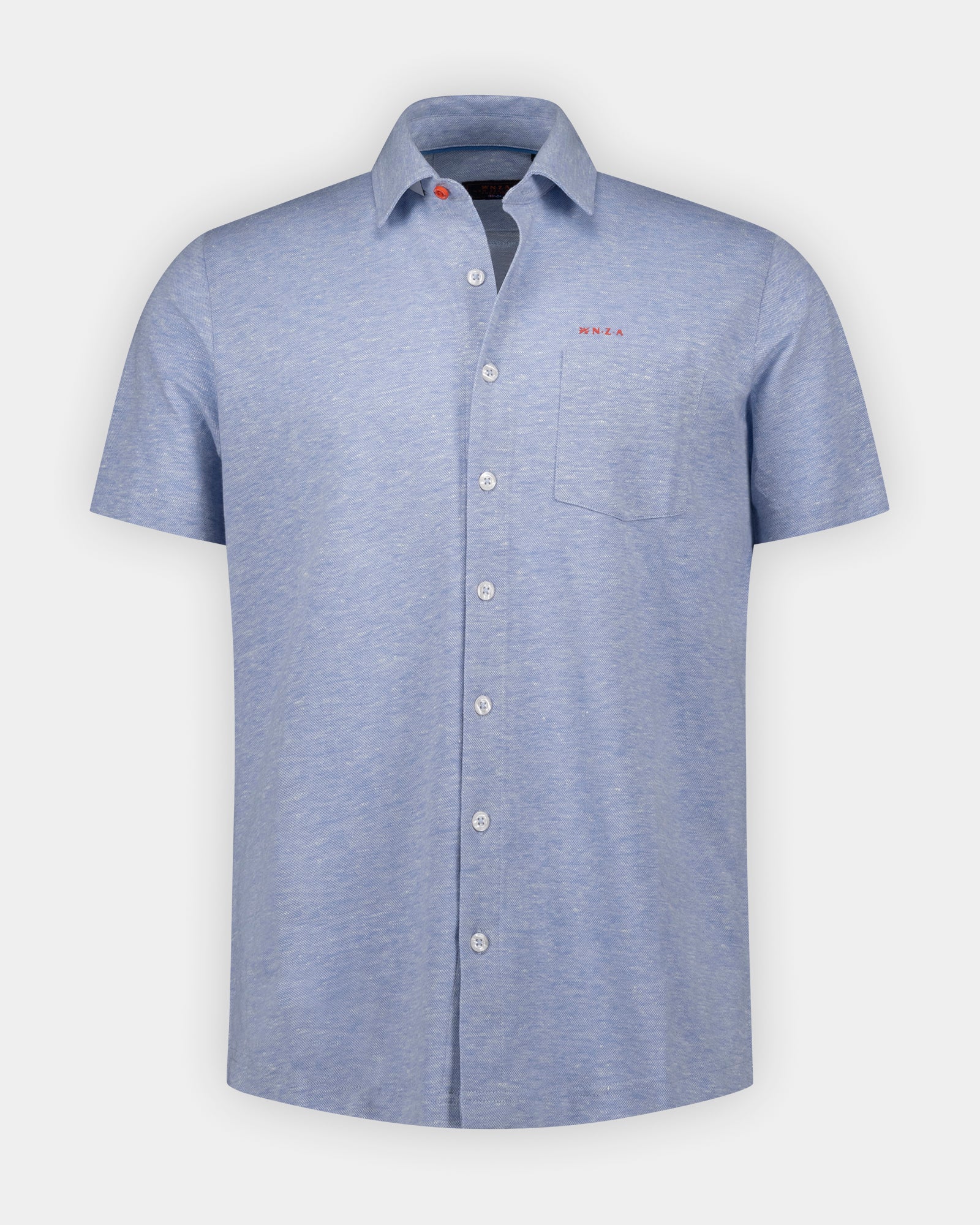 Hellblaues Leinenhemd mit kurzen Ärmeln Hellblaues Leinenhemd mit kurzen Ärmeln