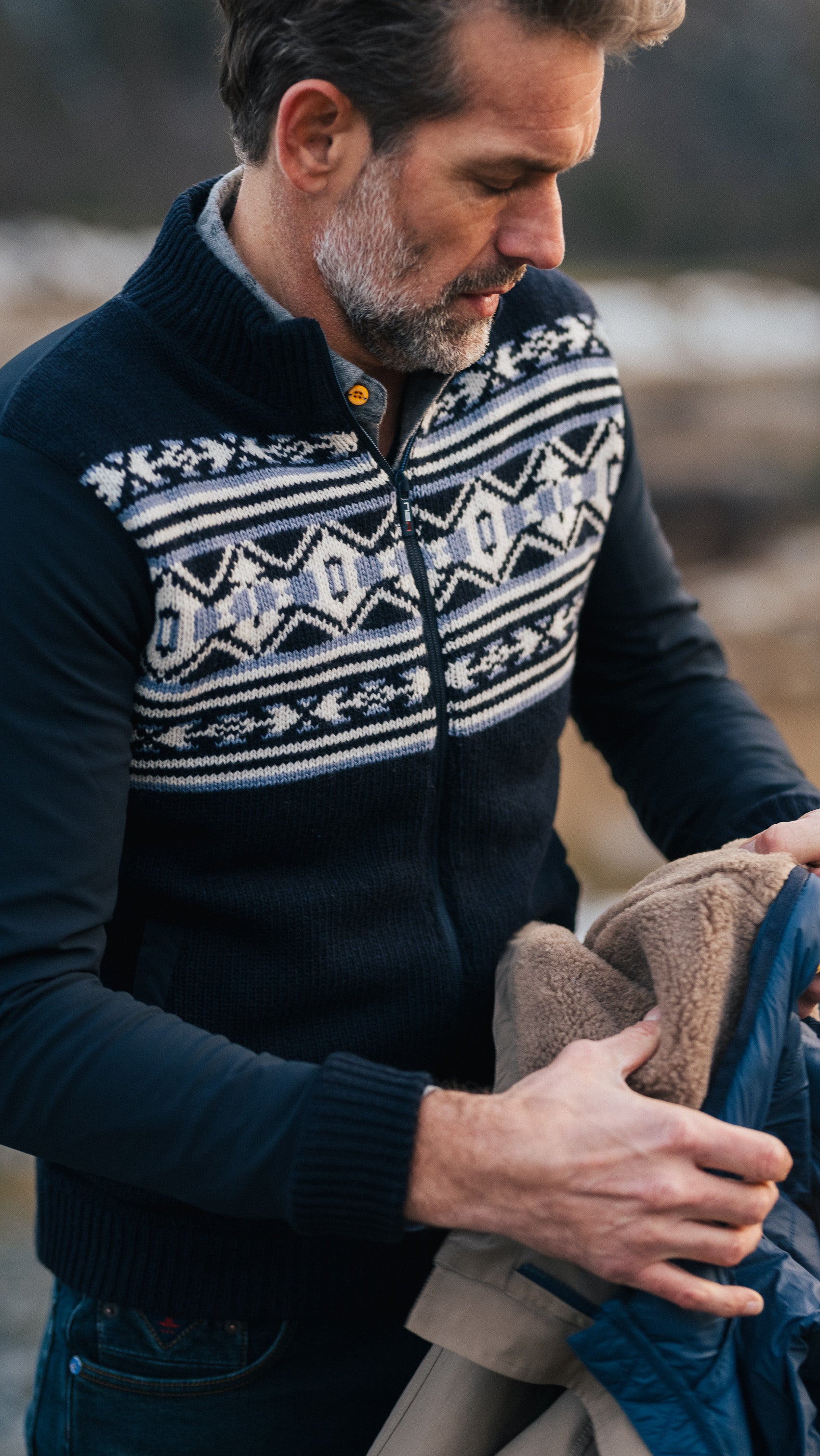 Donkerblauw vest met wit en blauw motief - Winter Navy Donkerblauw vest met wit en blauw motief - Winter Navy