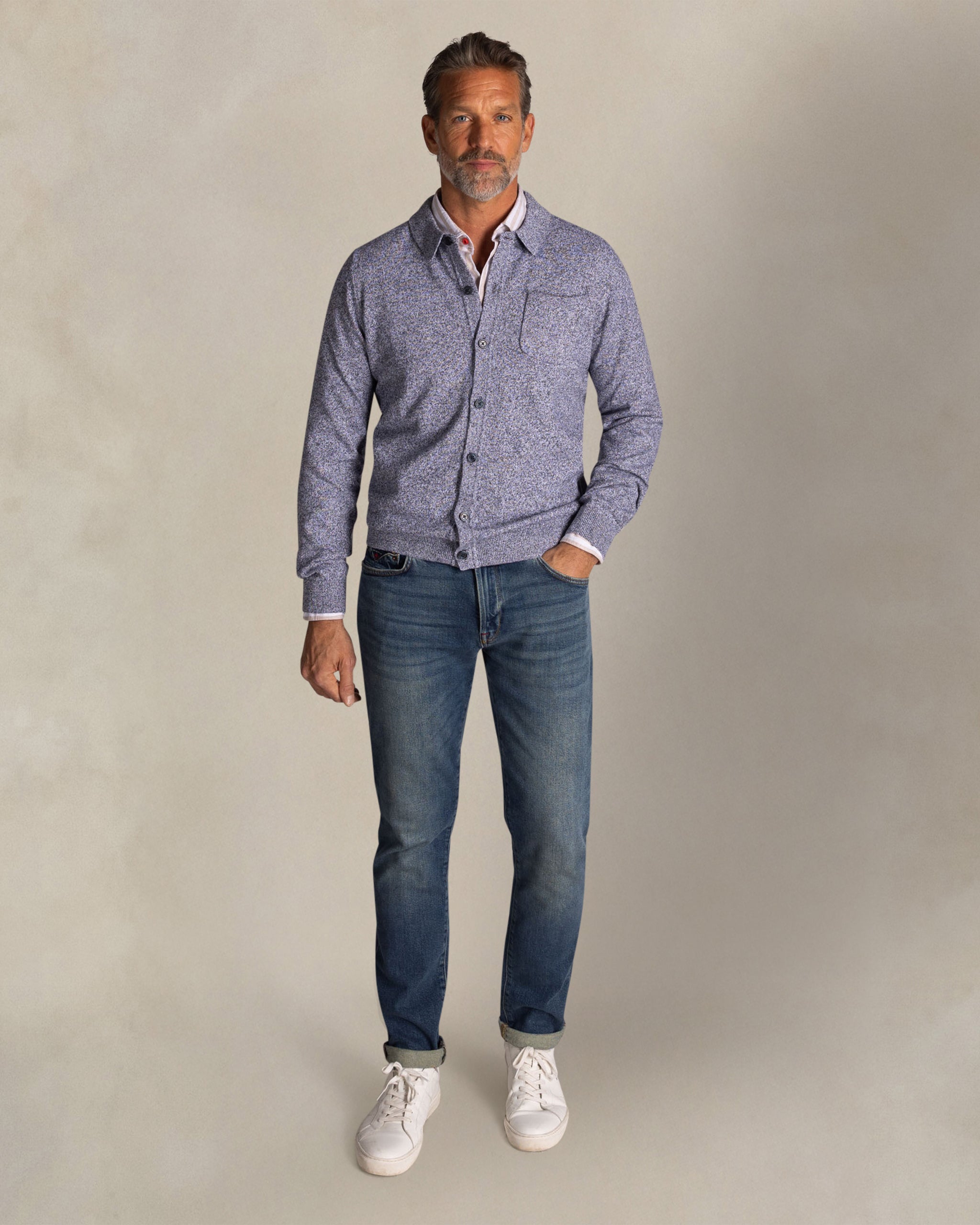 Blauwe katoenen trui met knopen Blauwe katoenen trui met knopen