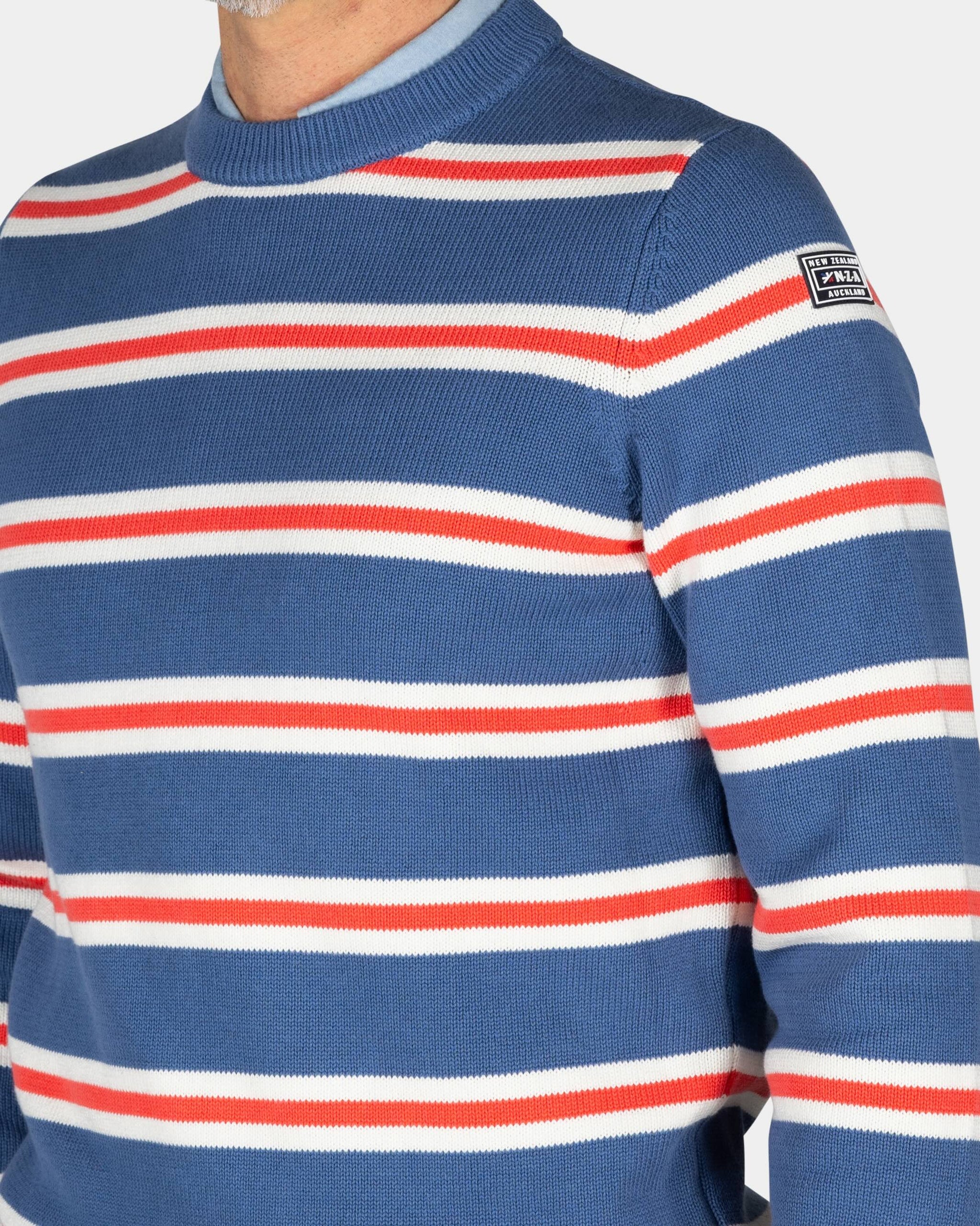 Pull bleu avec rayures orange et blanches Pull bleu avec rayures orange et blanches