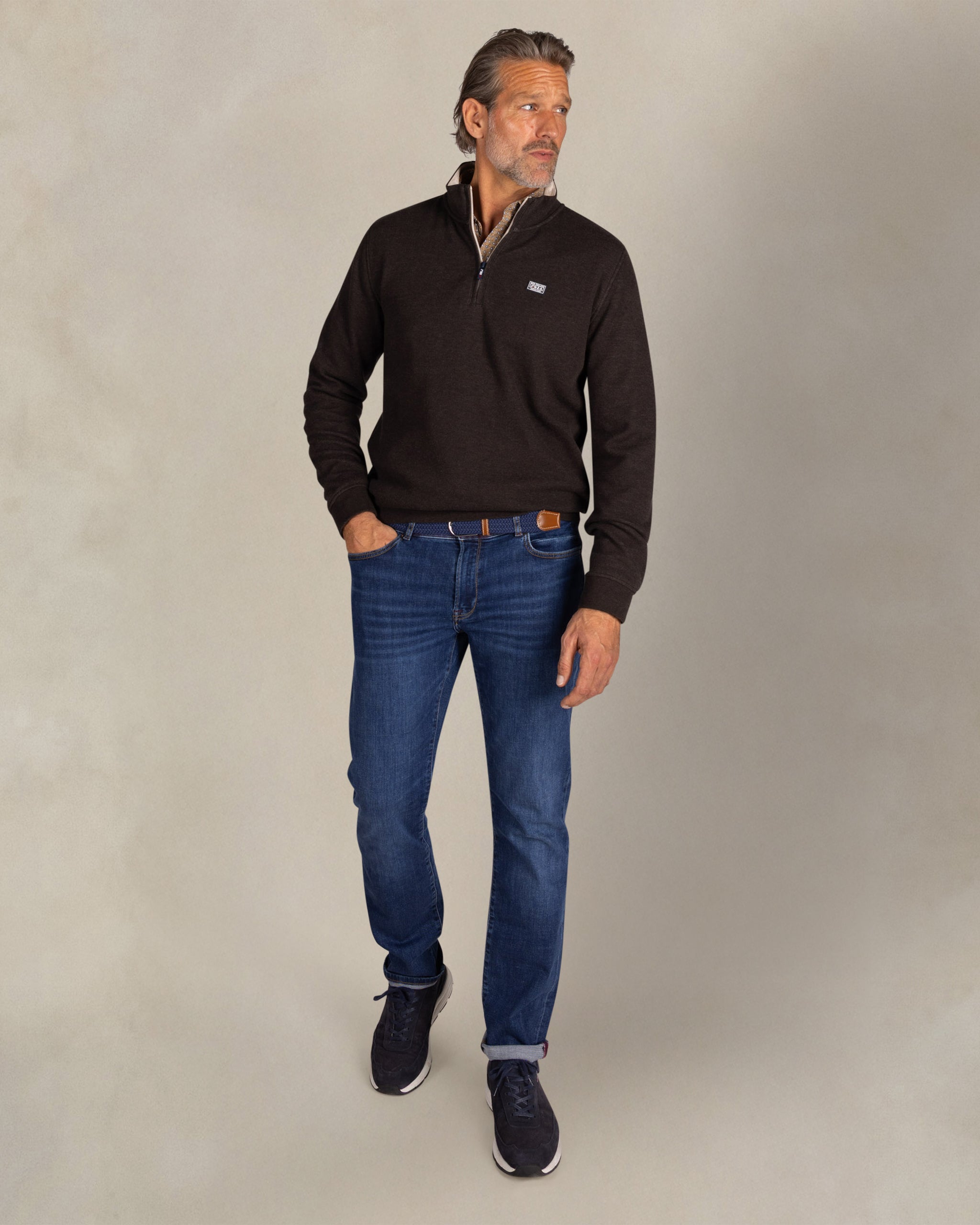 Brauner Baumwoll-Halbzip-Sweater Brauner Baumwoll-Halbzip-Sweater