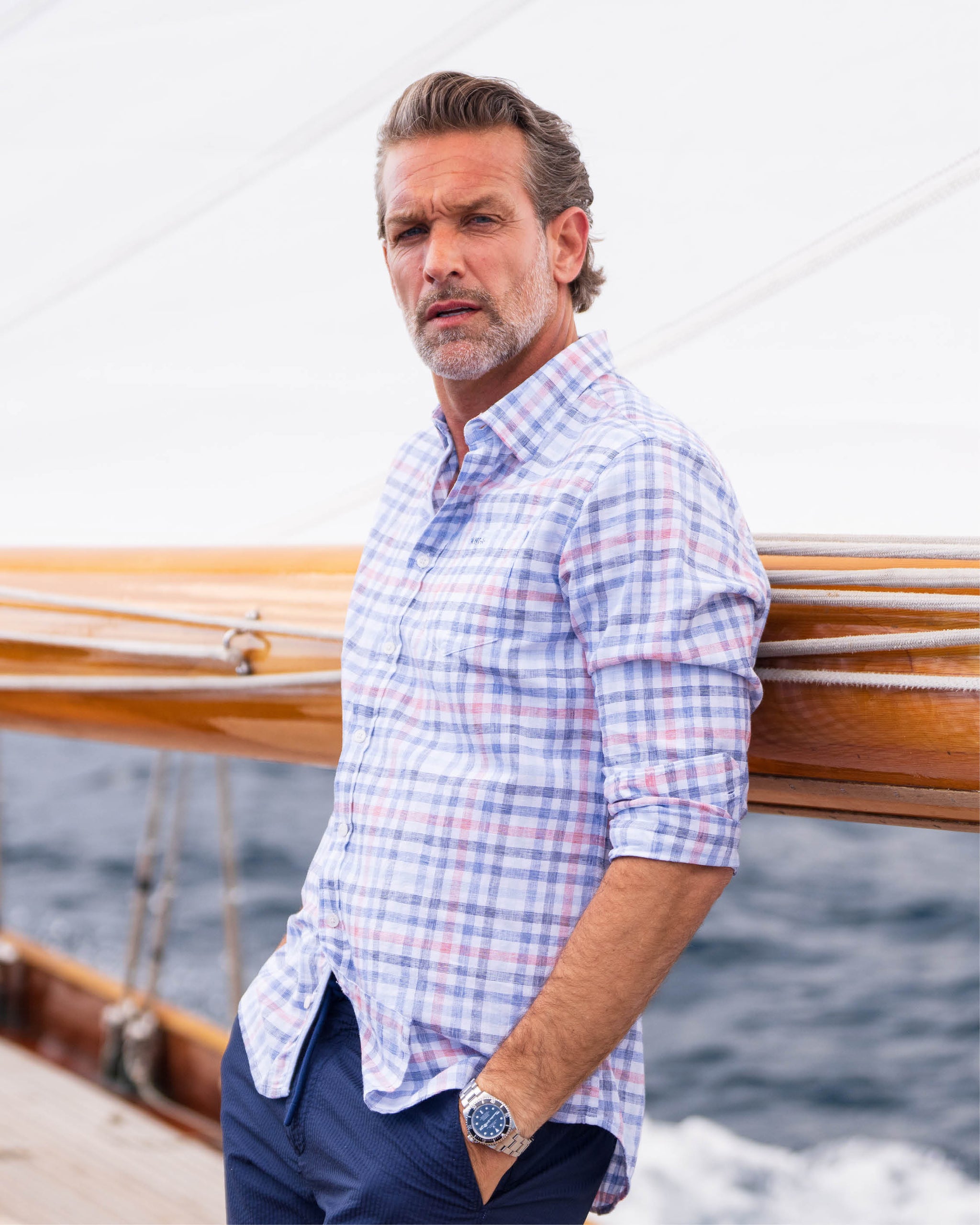 Blaues leinenmisch-geblümtes hemd Blaues leinenmisch-geblümtes hemd