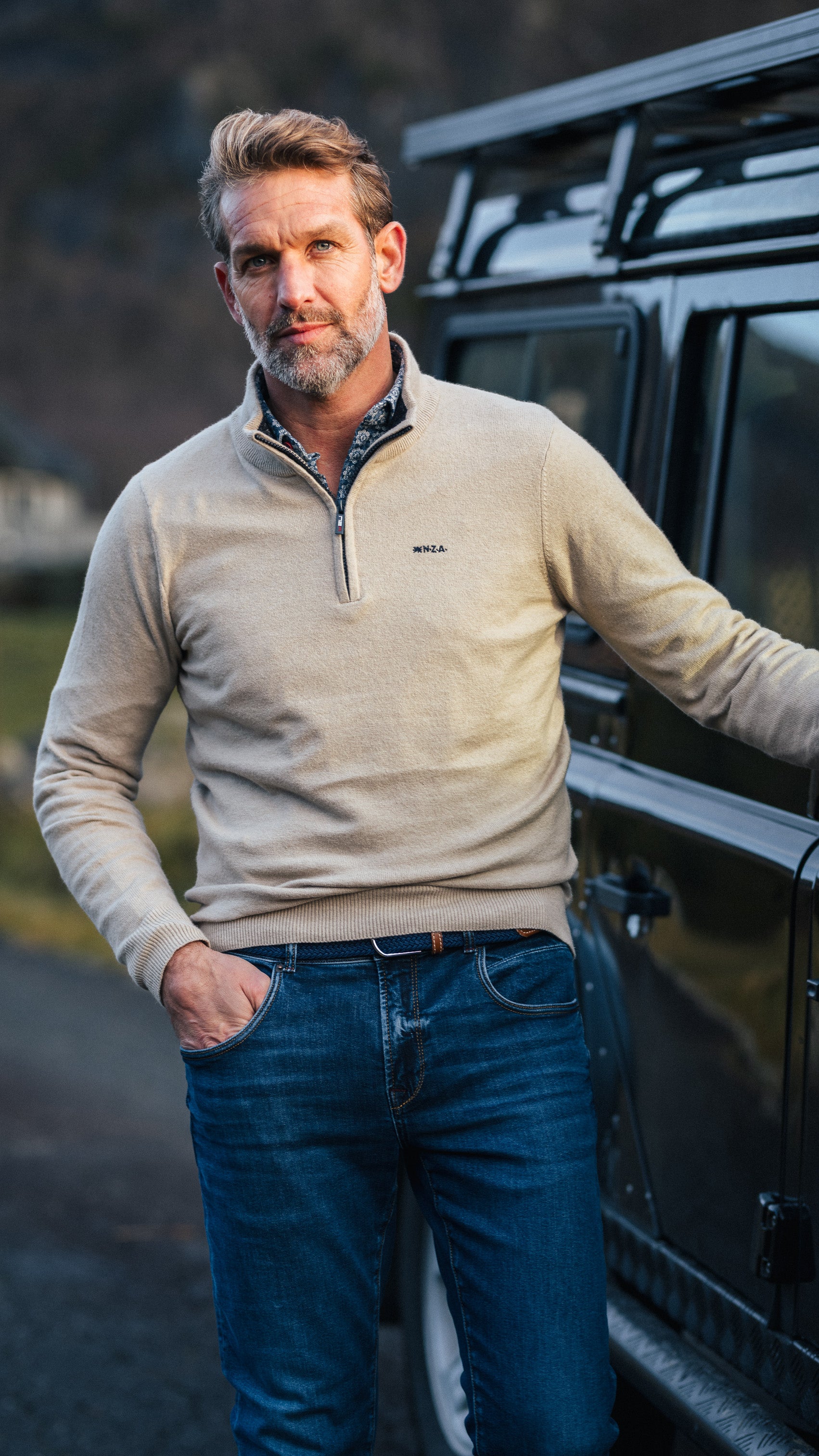 Sand-colored pullover with elastane - Shimmering Sand Sand-colored pullover with elastane - Shimmering Sand