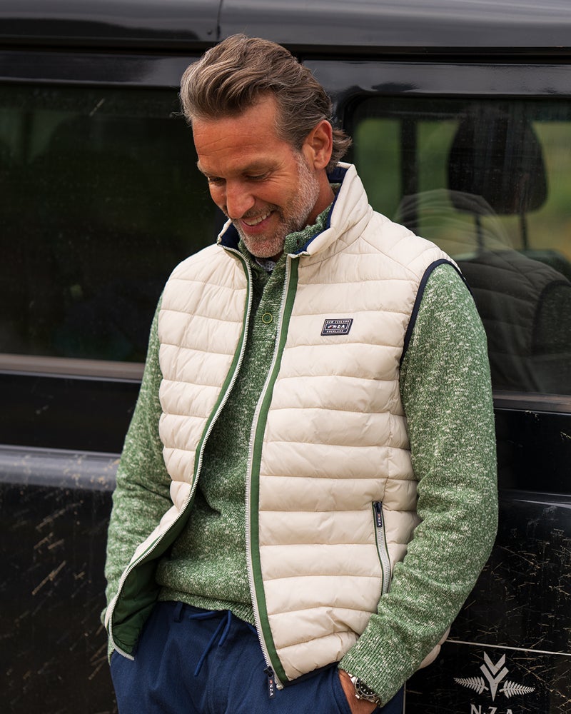 Zandkleurig gewatteerde bodywarmer Zandkleurig gewatteerde bodywarmer