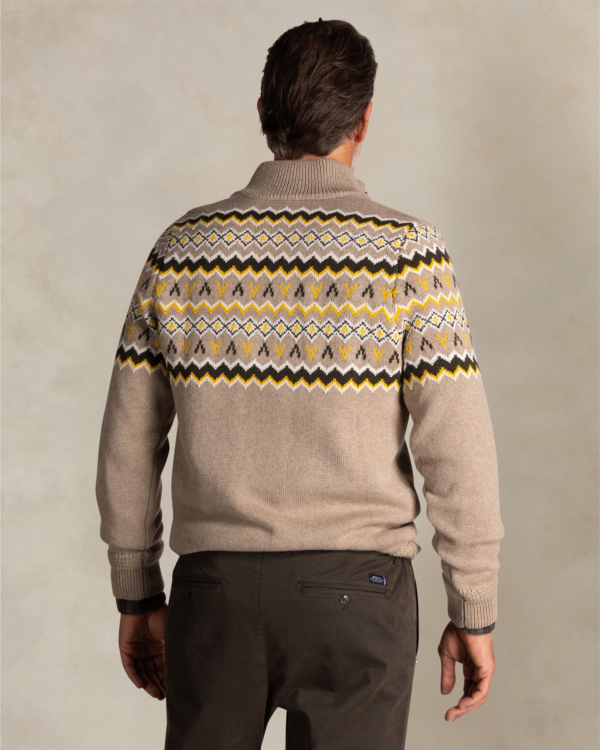 Suéter crudo con cuello abotonado Suéter crudo con cuello abotonado