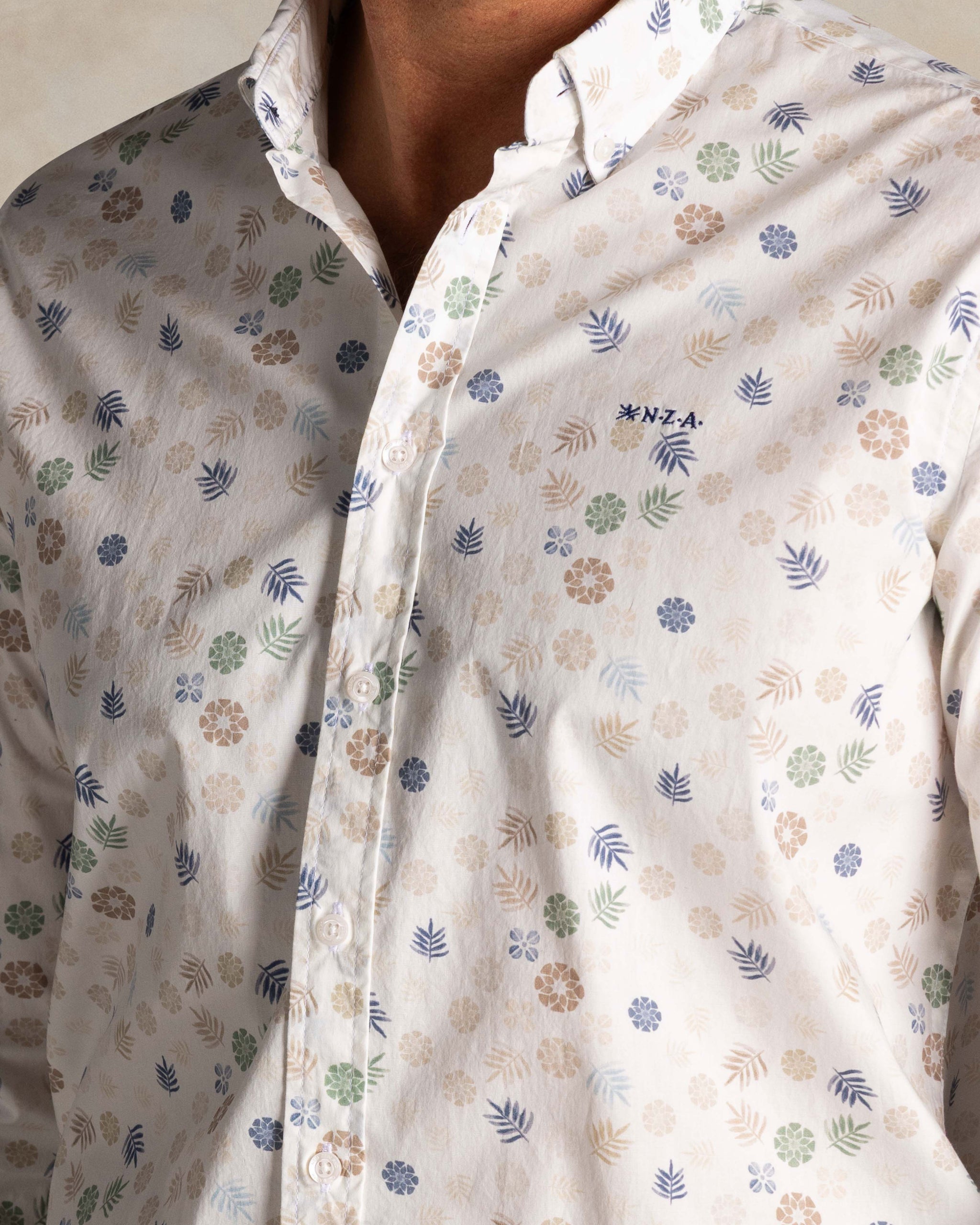 Ecru Baumwollhemd mit Print Ecru Baumwollhemd mit Print