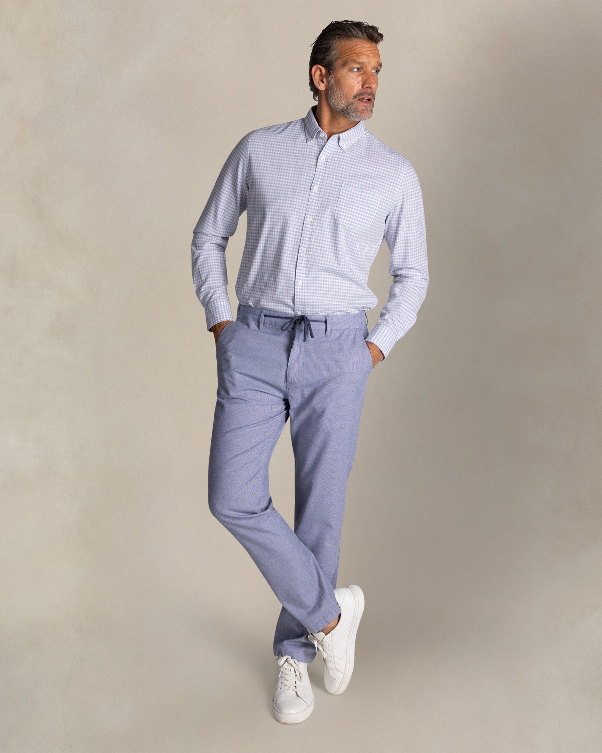 Camisa de algodón a cuadros azul con botones Camisa de algodón a cuadros azul con botones