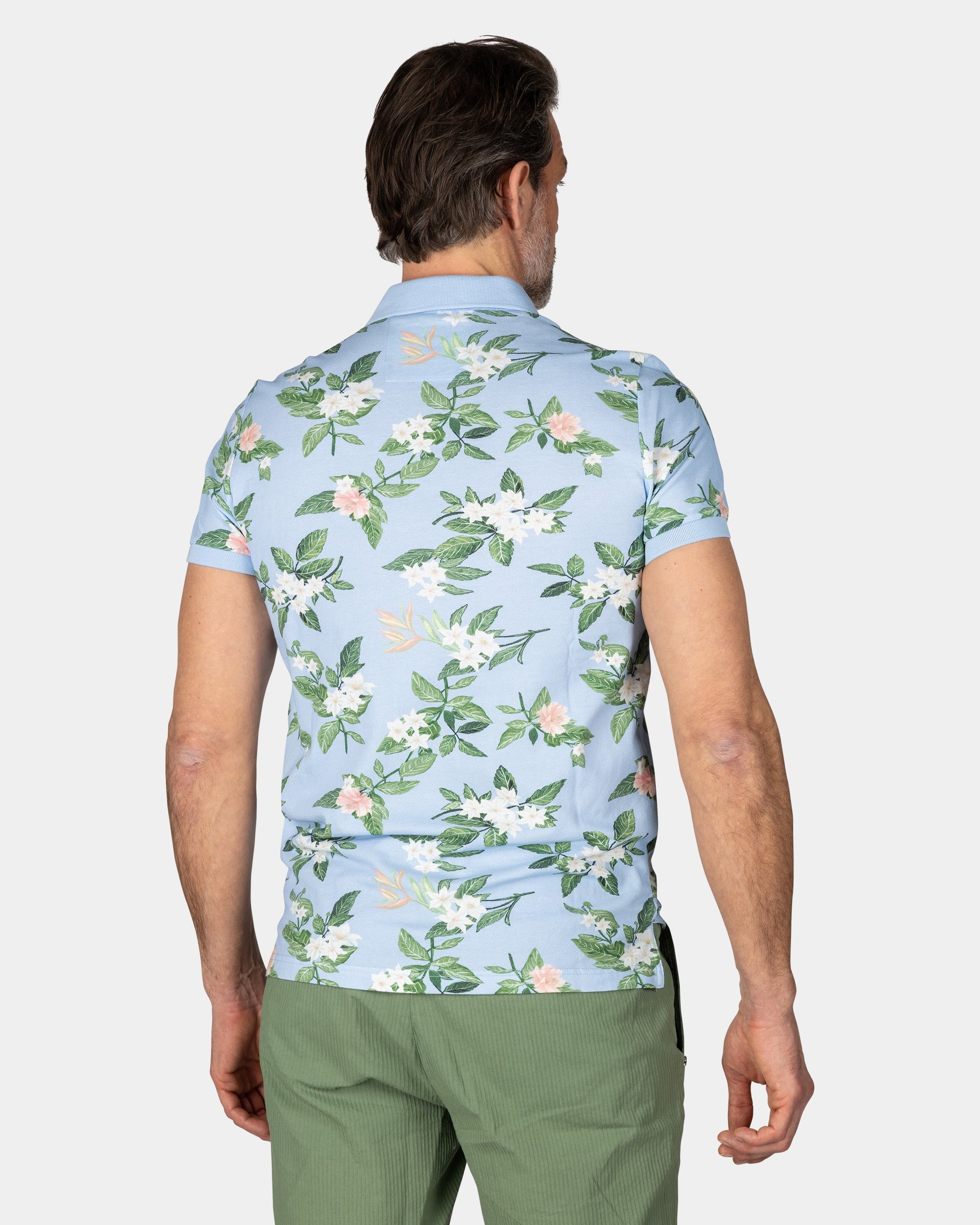 Pastelblauwe polo met grote bloemenprint Pastelblauwe polo met grote bloemenprint