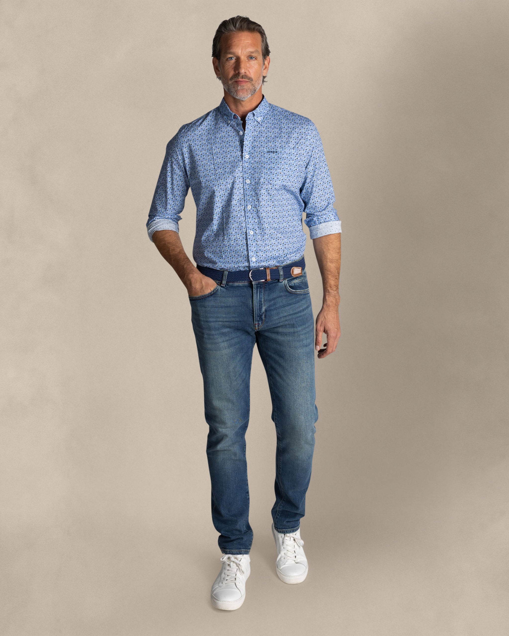 Camisa azul de algodón elástico Camisa azul de algodón elástico