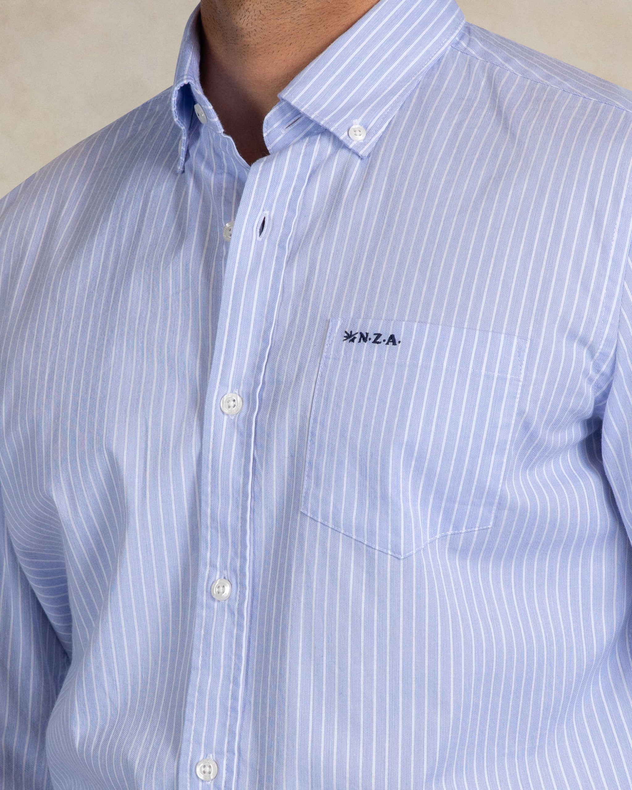Camisa de algodón con rayas azul claro Camisa de algodón con rayas azul claro