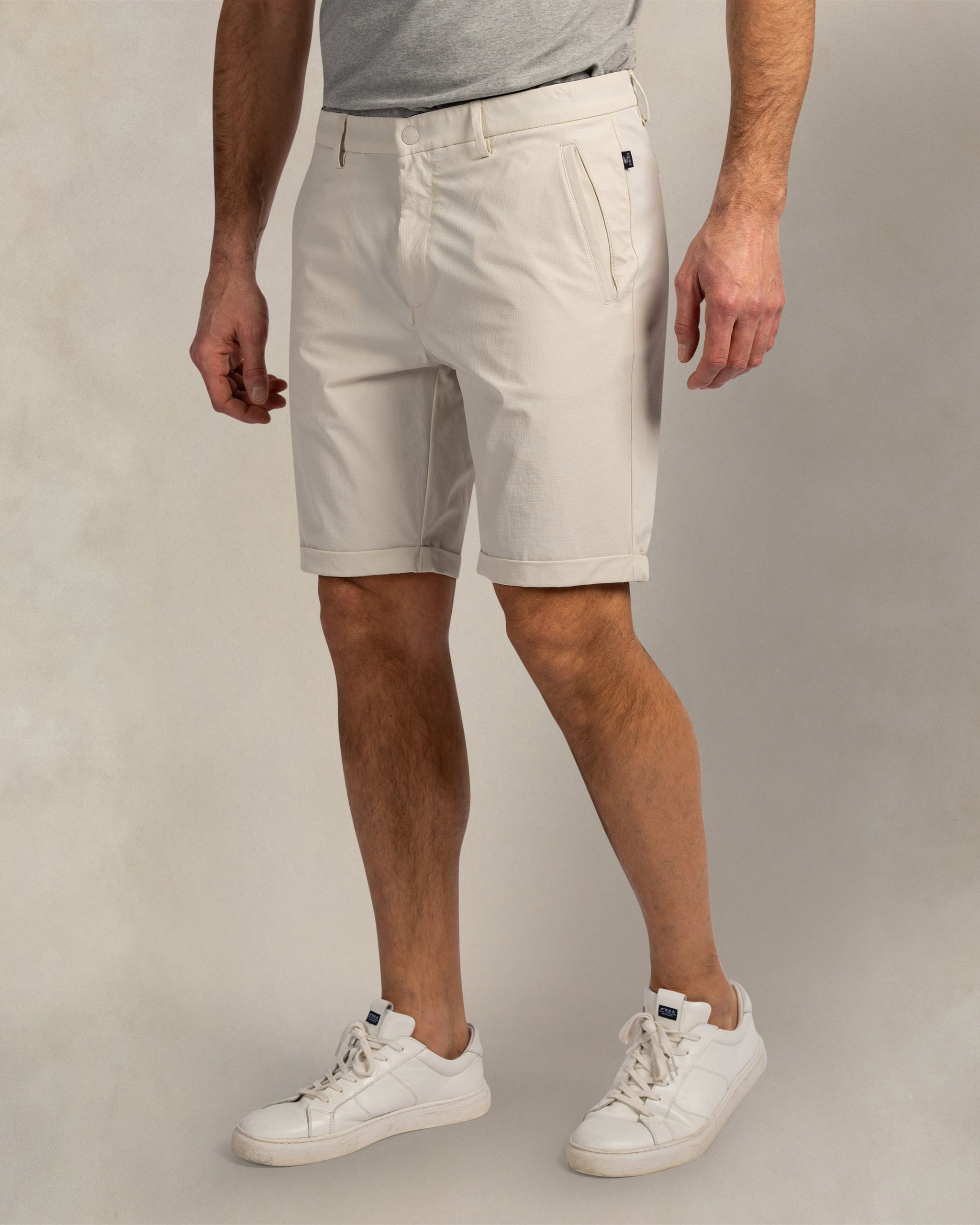 Pantalones cortos deportivos en color crudo Pantalones cortos deportivos en color crudo