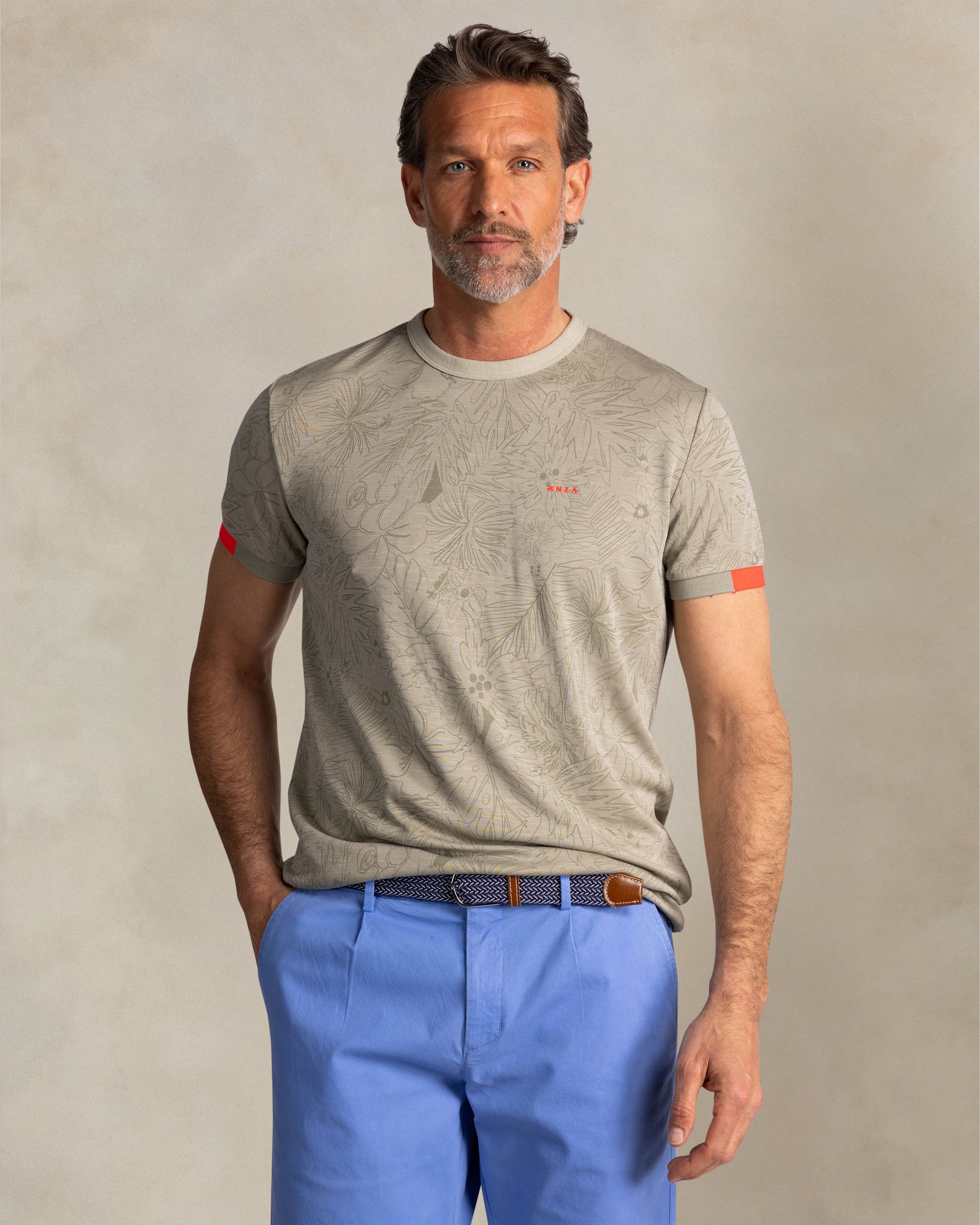 Green round-neck T-shirt with leaf print Green round-neck T-shirt with leaf print