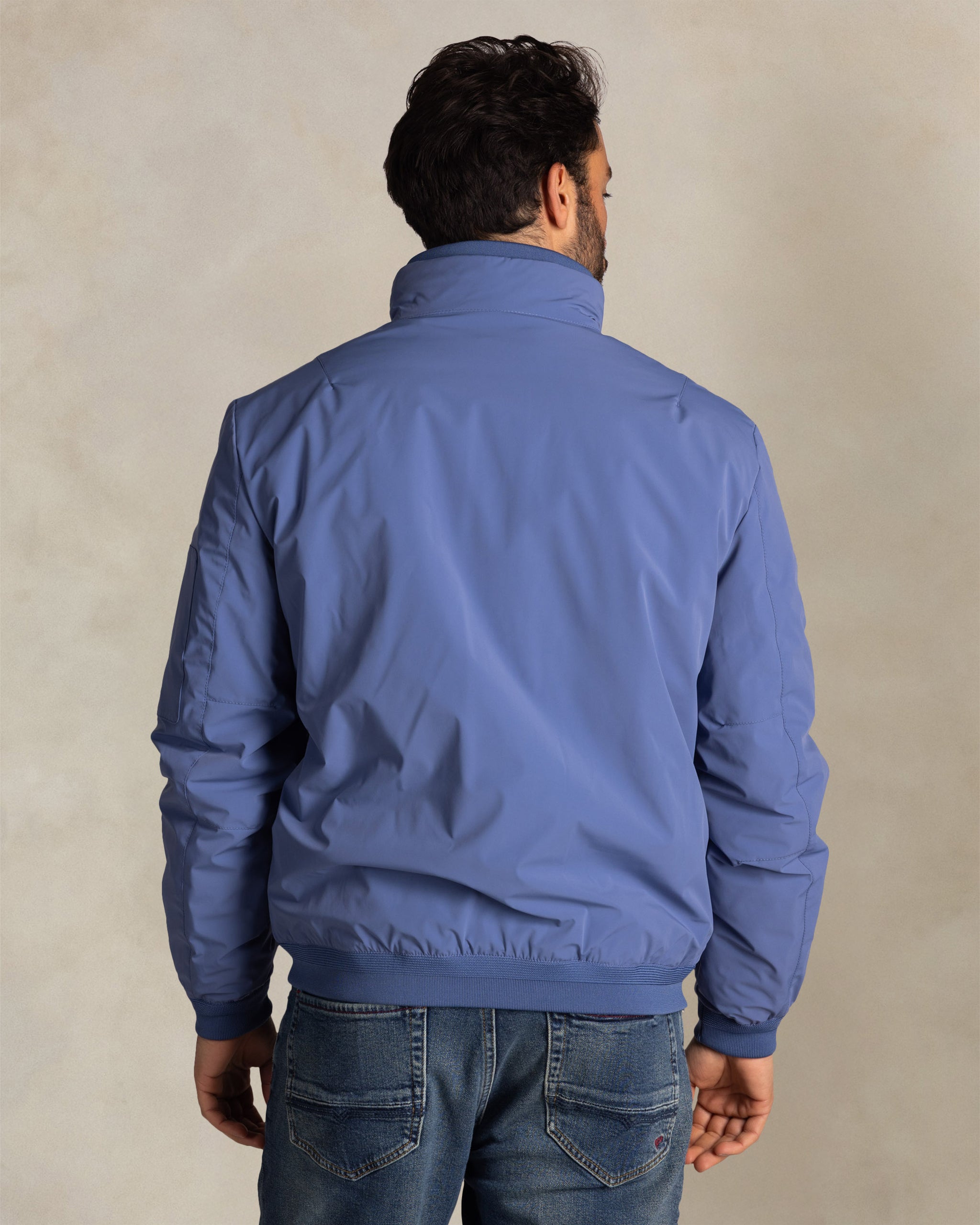 Blauwe waterafstotende jas Blauwe waterafstotende jas