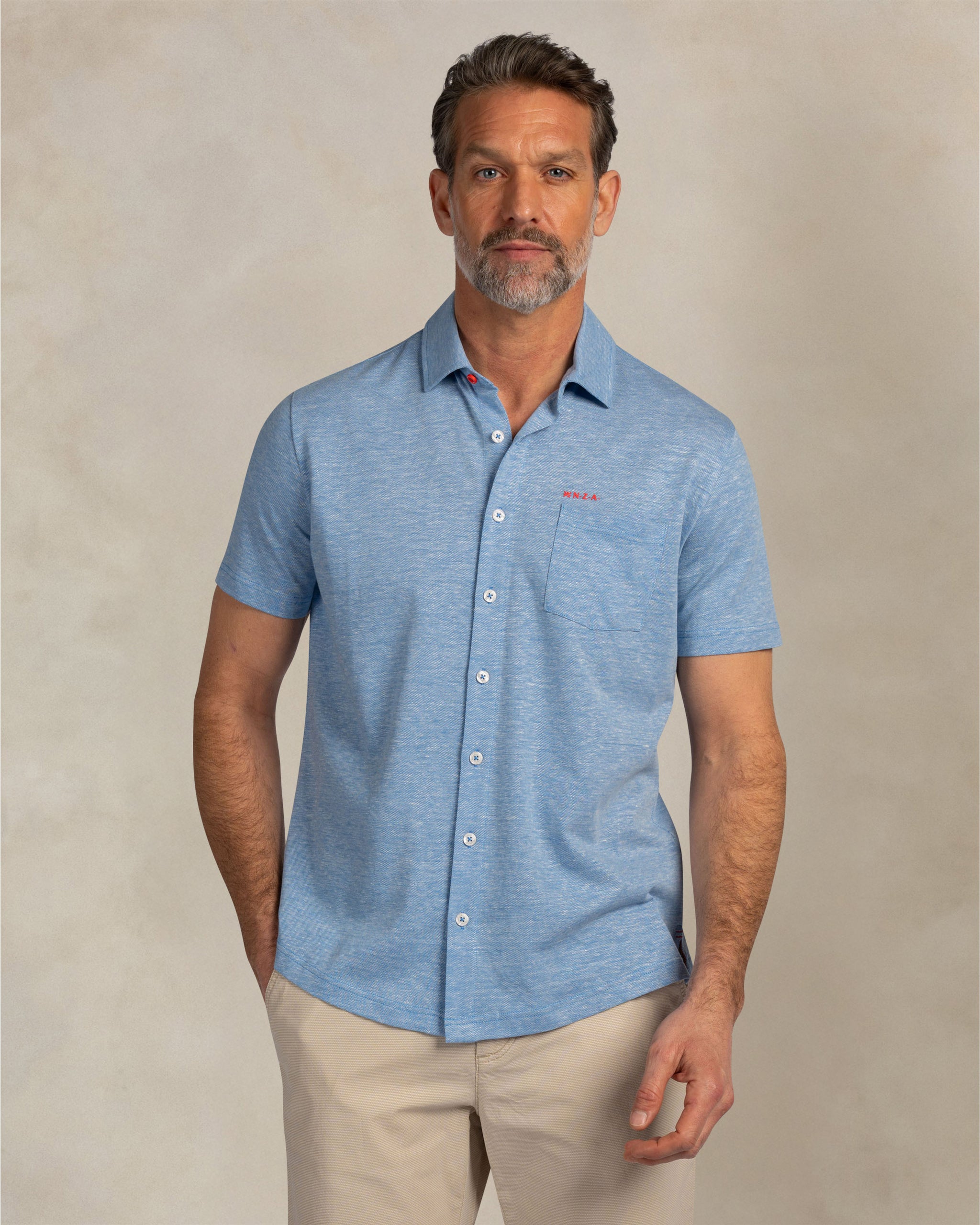 Camisa de lino azul claro de manga corta Camisa de lino azul claro de manga corta