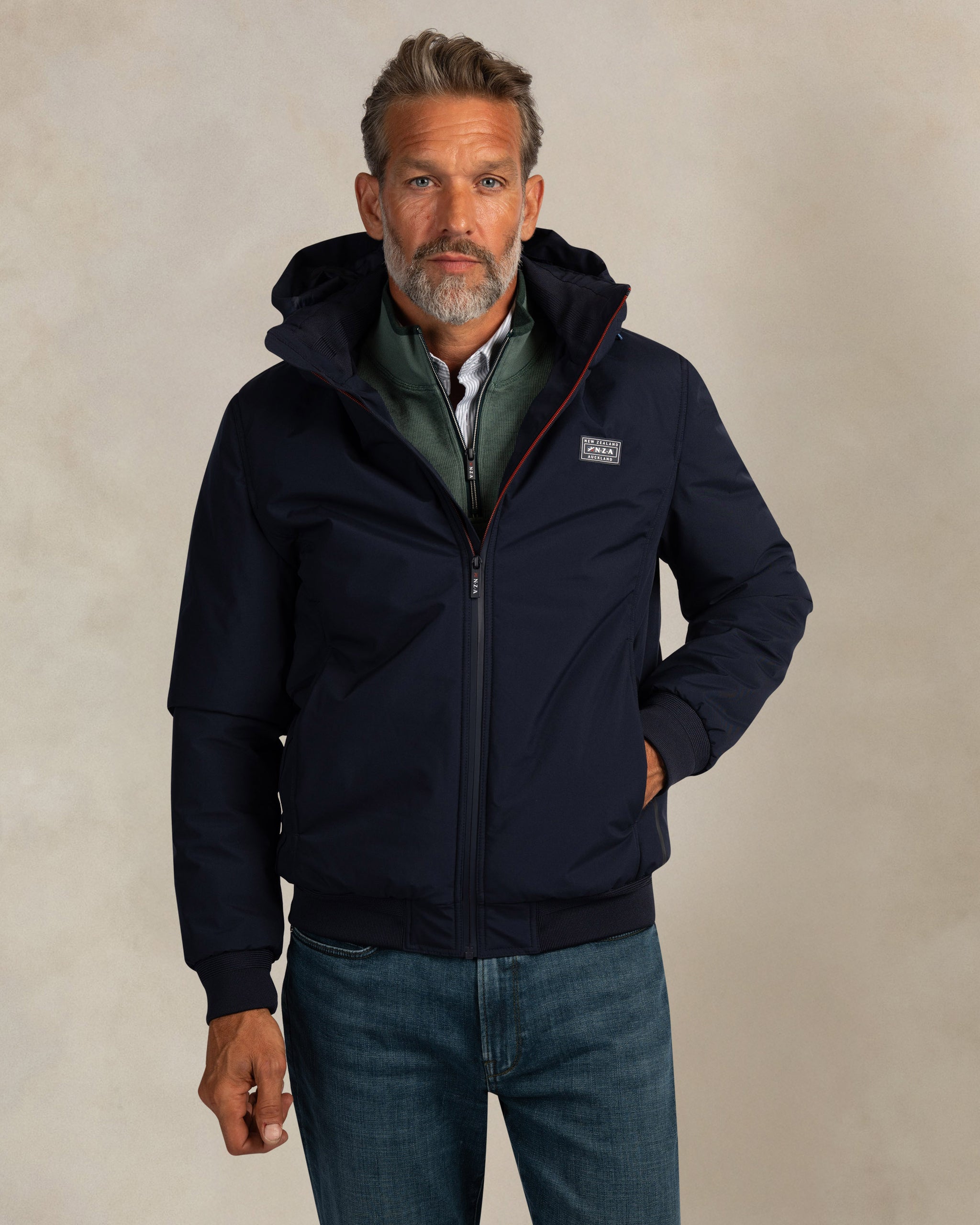 Veste matelassée bleu foncé avec capuche Veste matelassée bleu foncé avec capuche