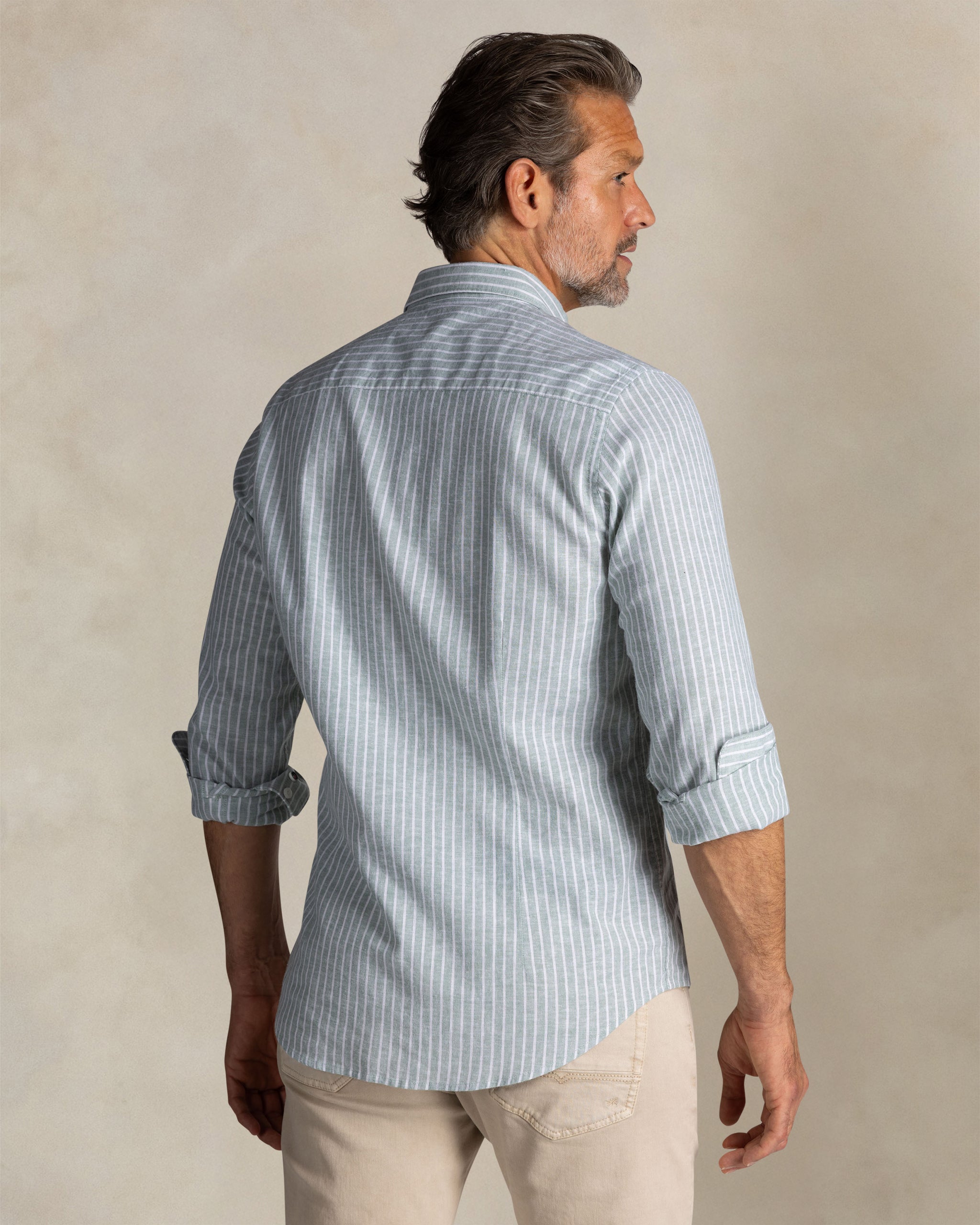 Groen linnen overhemd met knoopsluiting Groen linnen overhemd met knoopsluiting