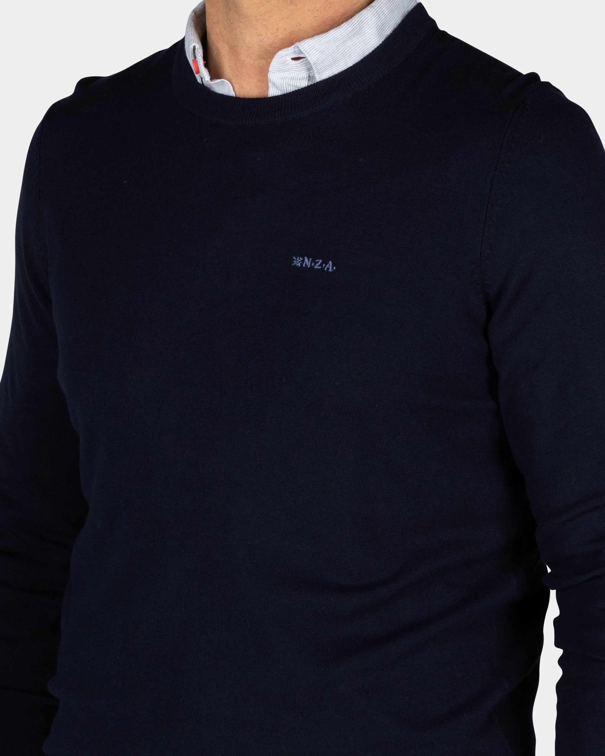Navy pullover with round neck Navy pullover with round neck