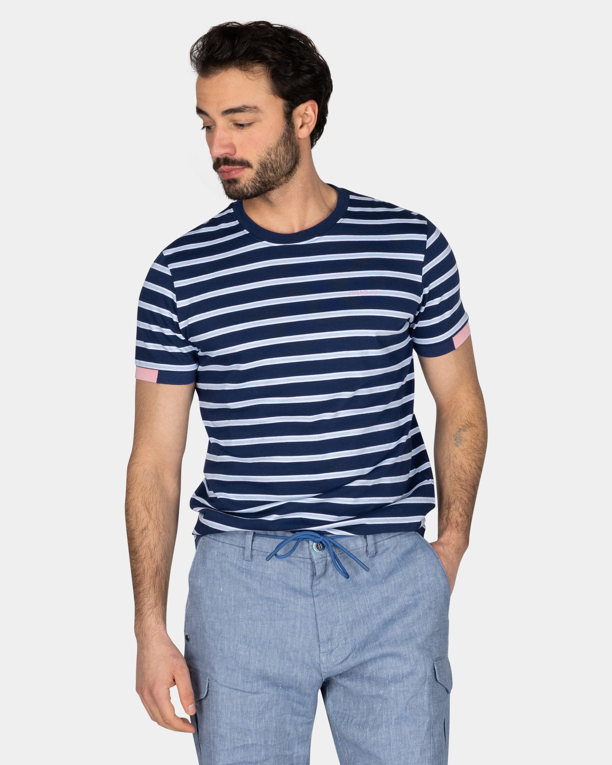 Blauw-wit gestreept katoenen t-shirt Blauw-wit gestreept katoenen t-shirt
