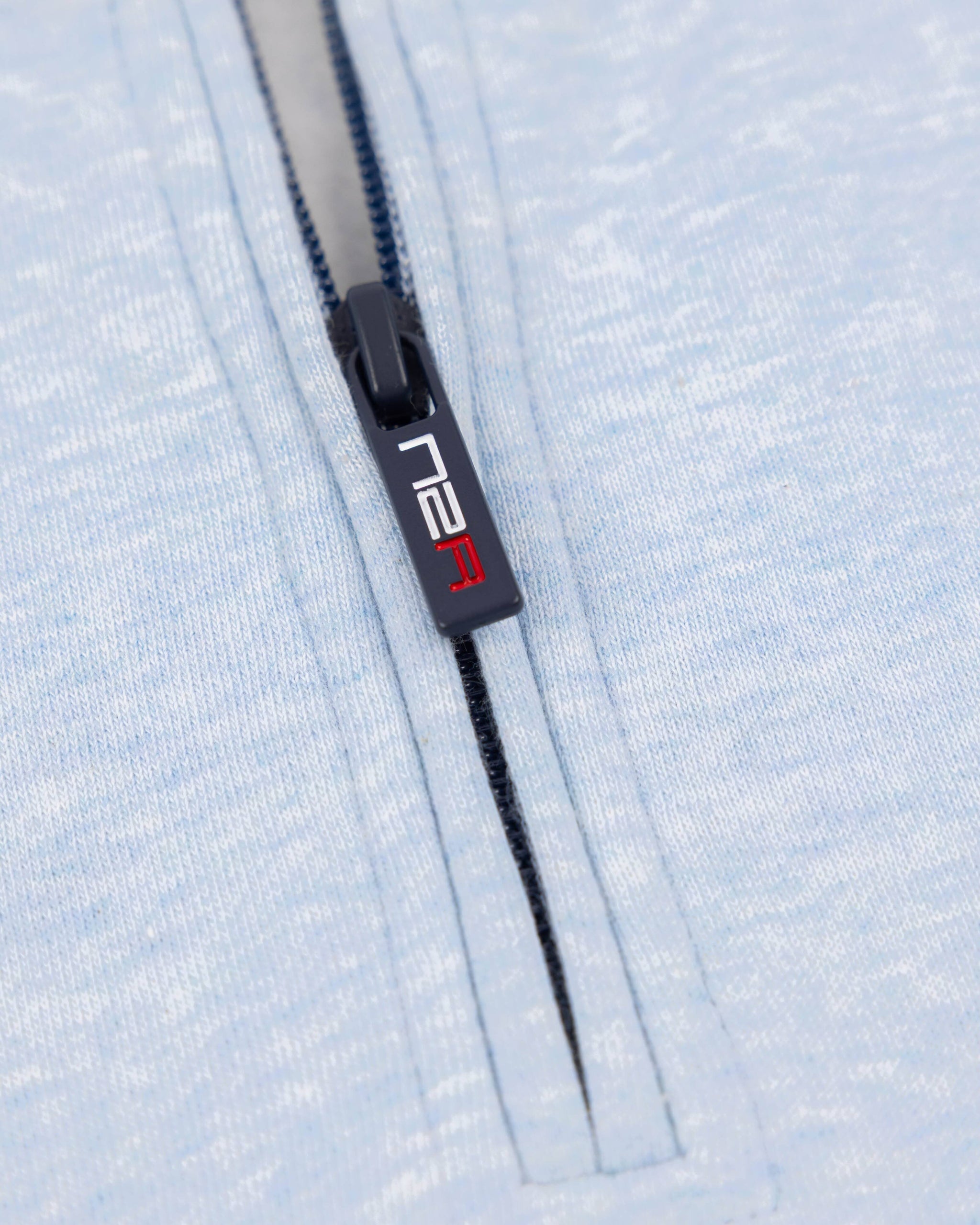 Suéter azul con media cremallera Suéter azul con media cremallera