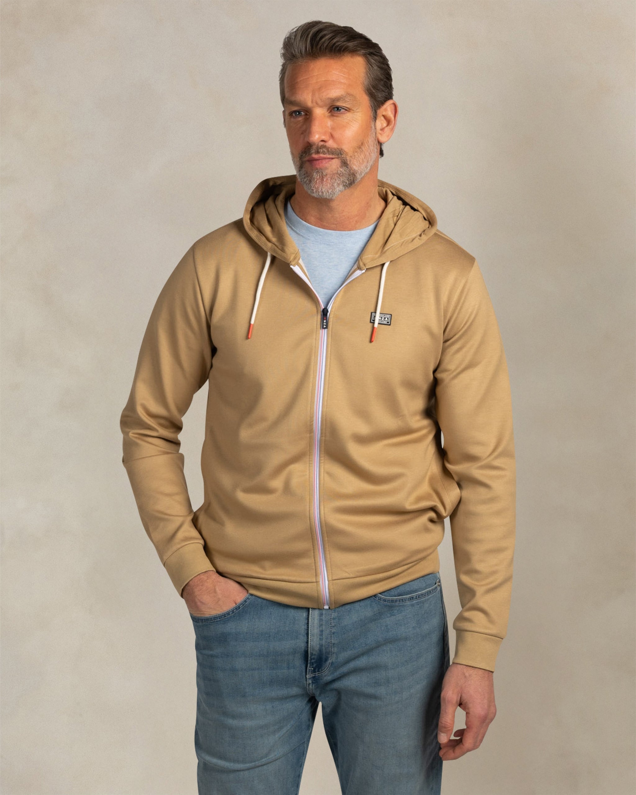 Ecru vest met capuchon Ecru vest met capuchon