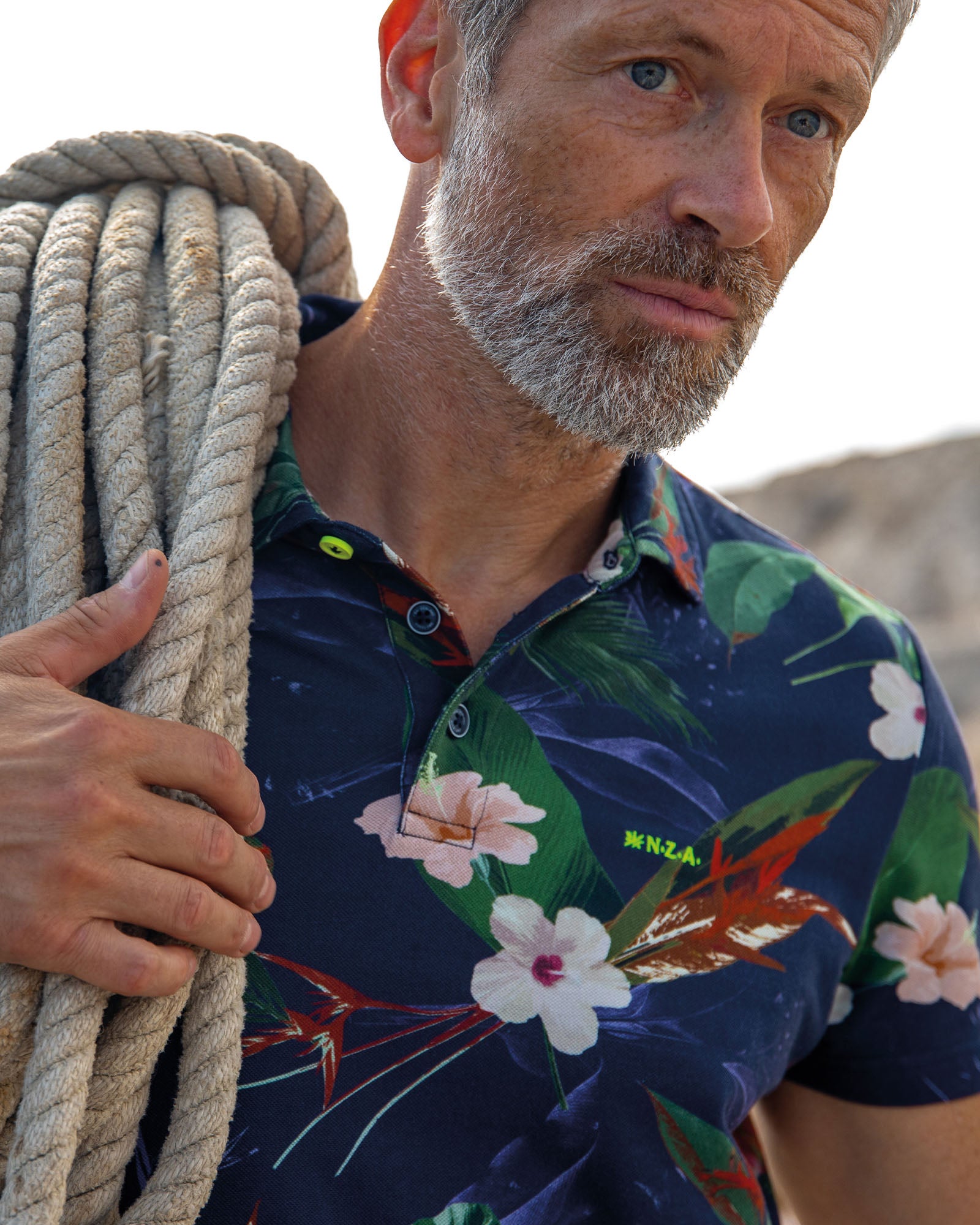 Baumwoll-Poloshirt mit Allover-Blumenprint in Marineblau - High Summer Navy Baumwoll-Poloshirt mit Allover-Blumenprint in Marineblau - High Summer Navy