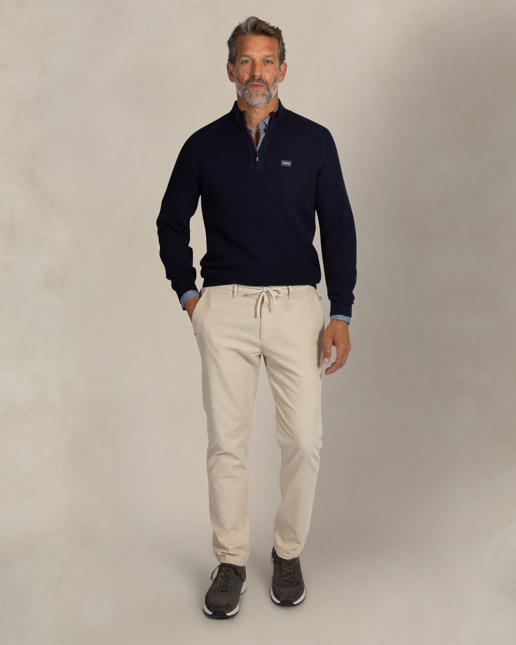 Donkerblauwe 100% katoenen quarter zip trui Donkerblauwe 100% katoenen quarter zip trui