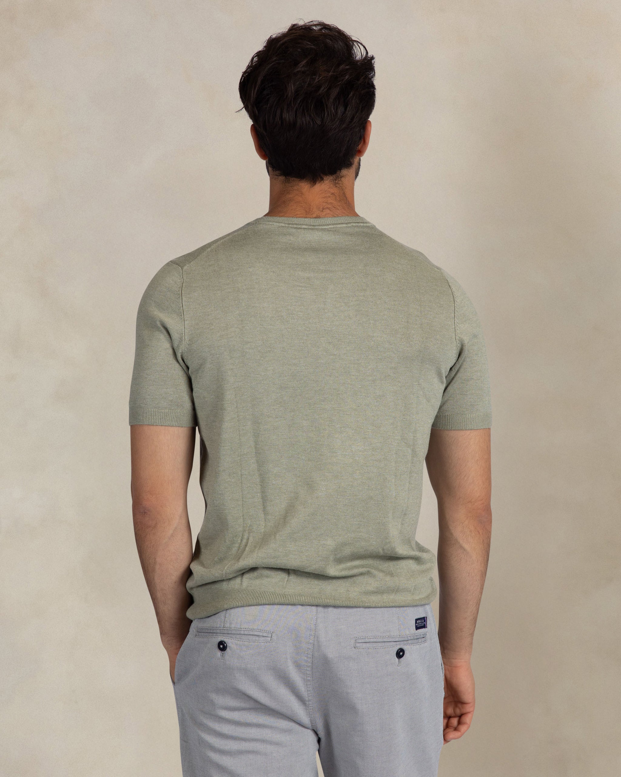 Grünes gestricktes Stretch-T-Shirt Grünes gestricktes Stretch-T-Shirt