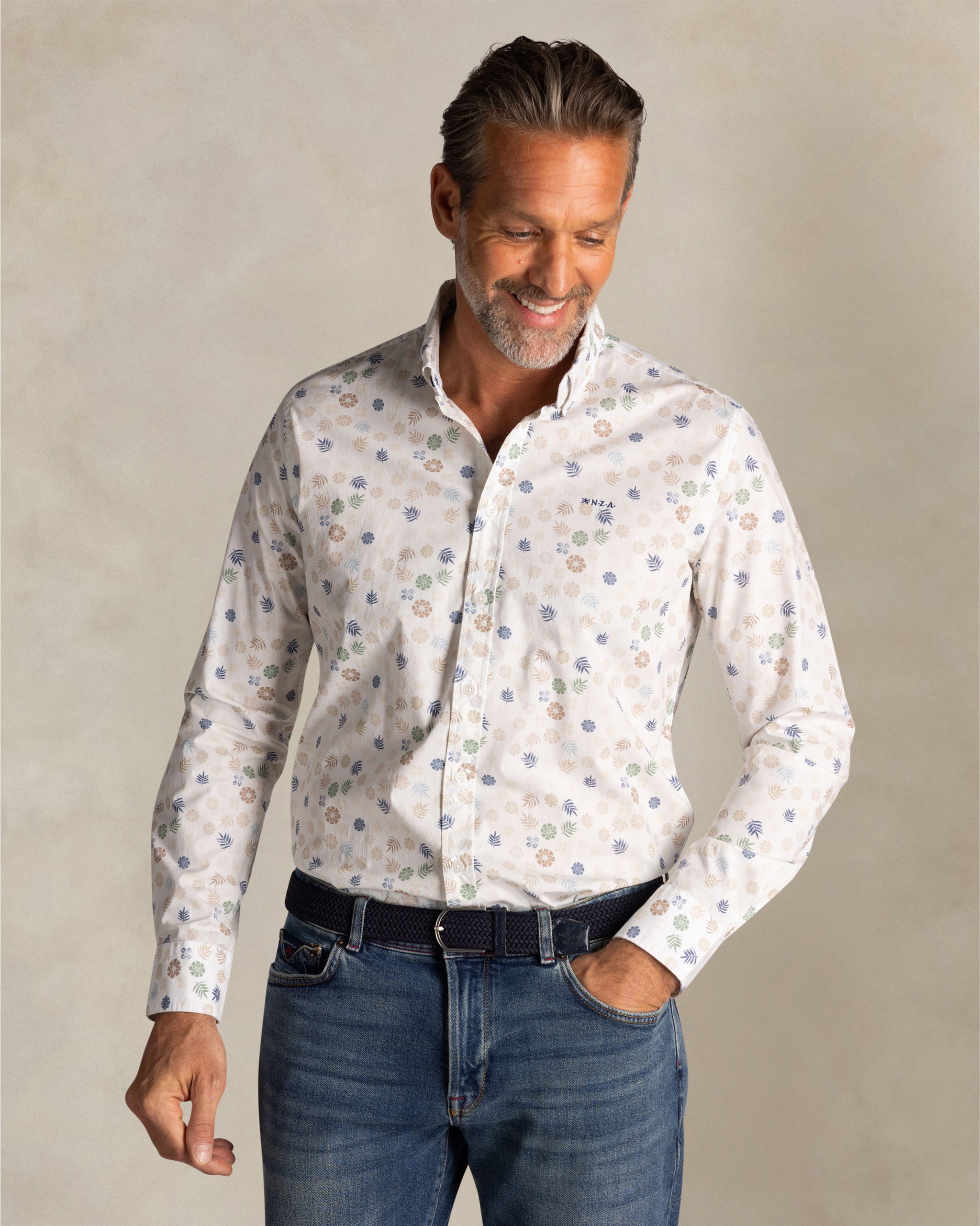 Ecru Baumwollhemd mit Print Ecru Baumwollhemd mit Print