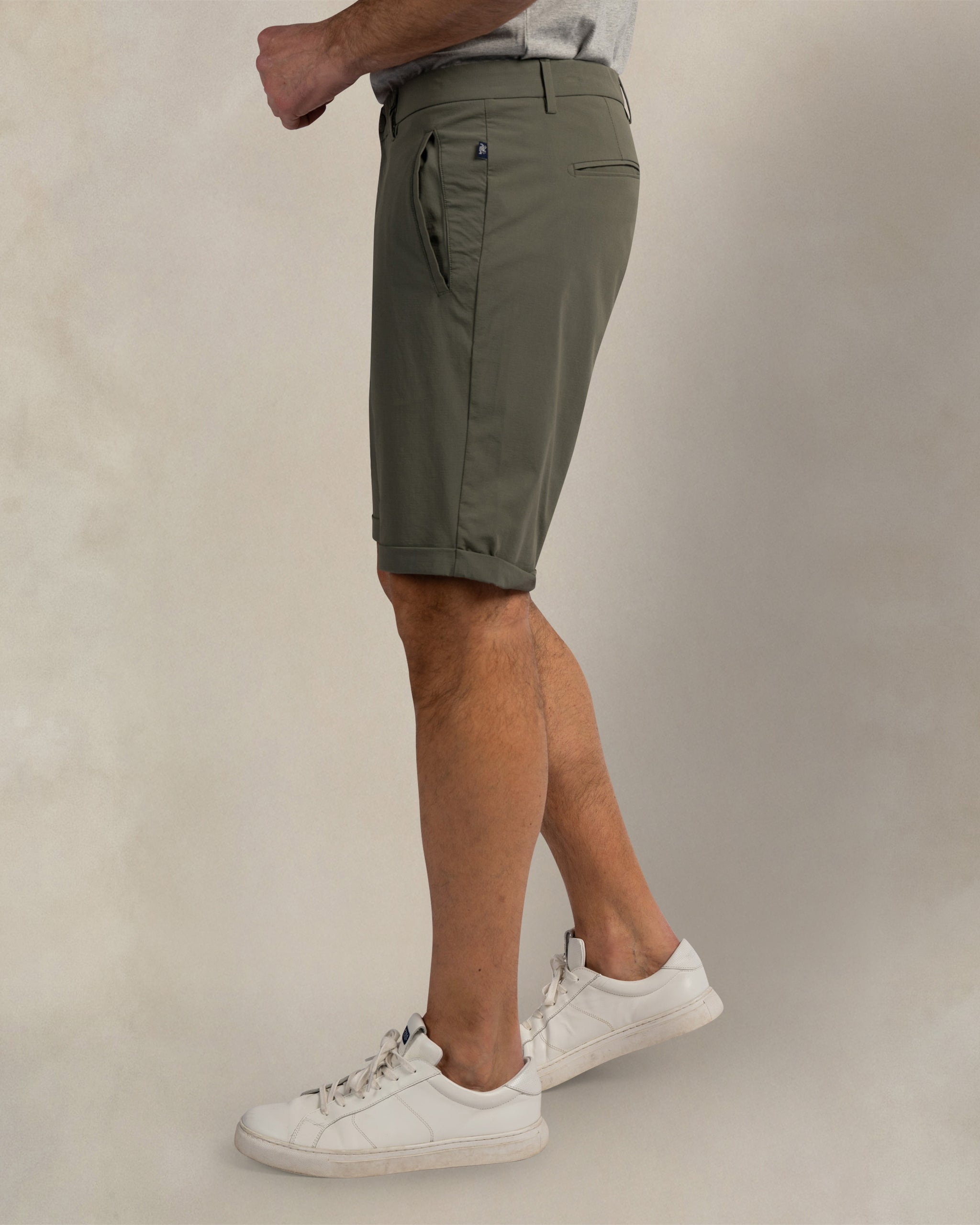 Dunkelgrüne sportliche Stretch-Shorts Dunkelgrüne sportliche Stretch-Shorts