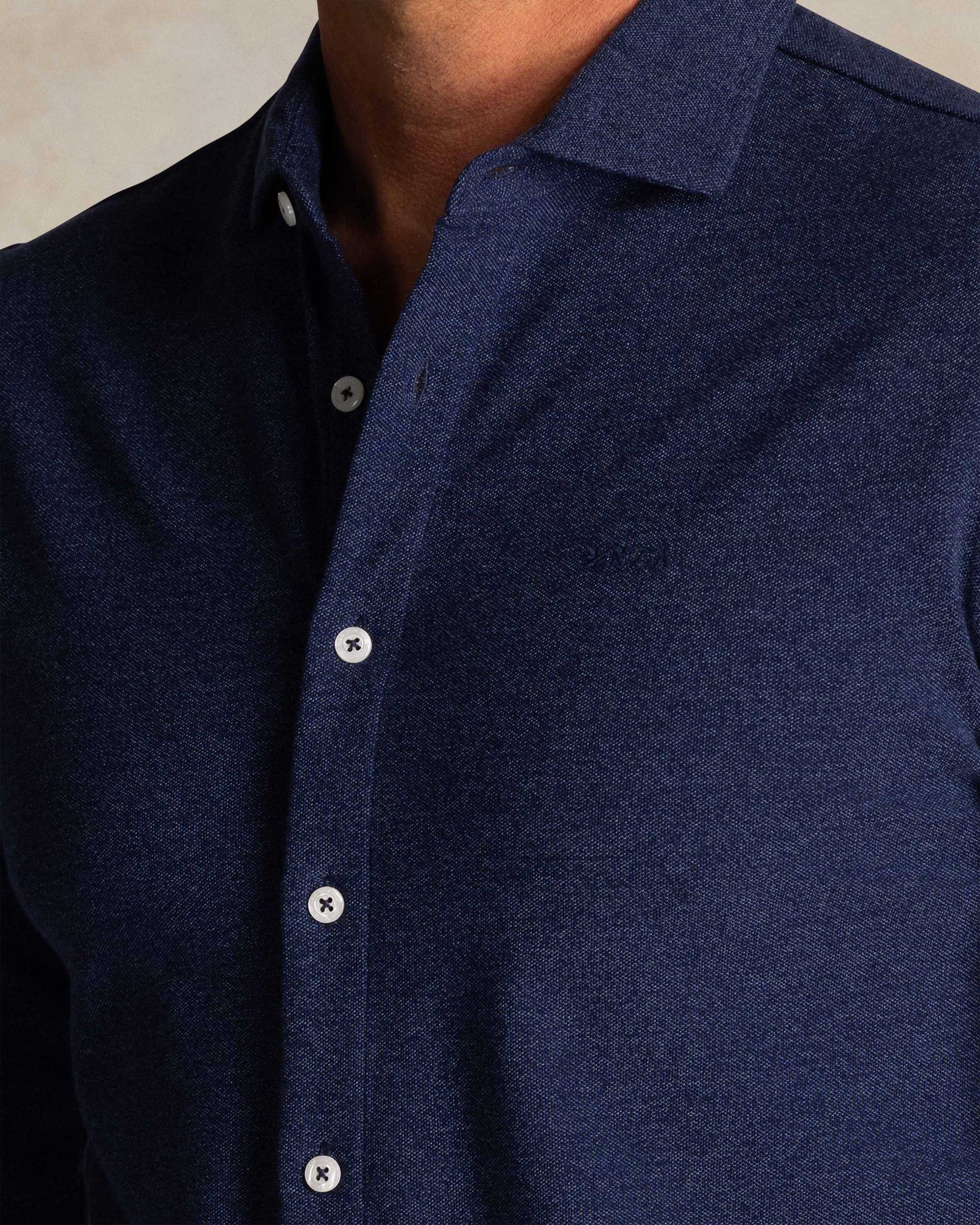 Camisa azul de algodón Camisa azul de algodón