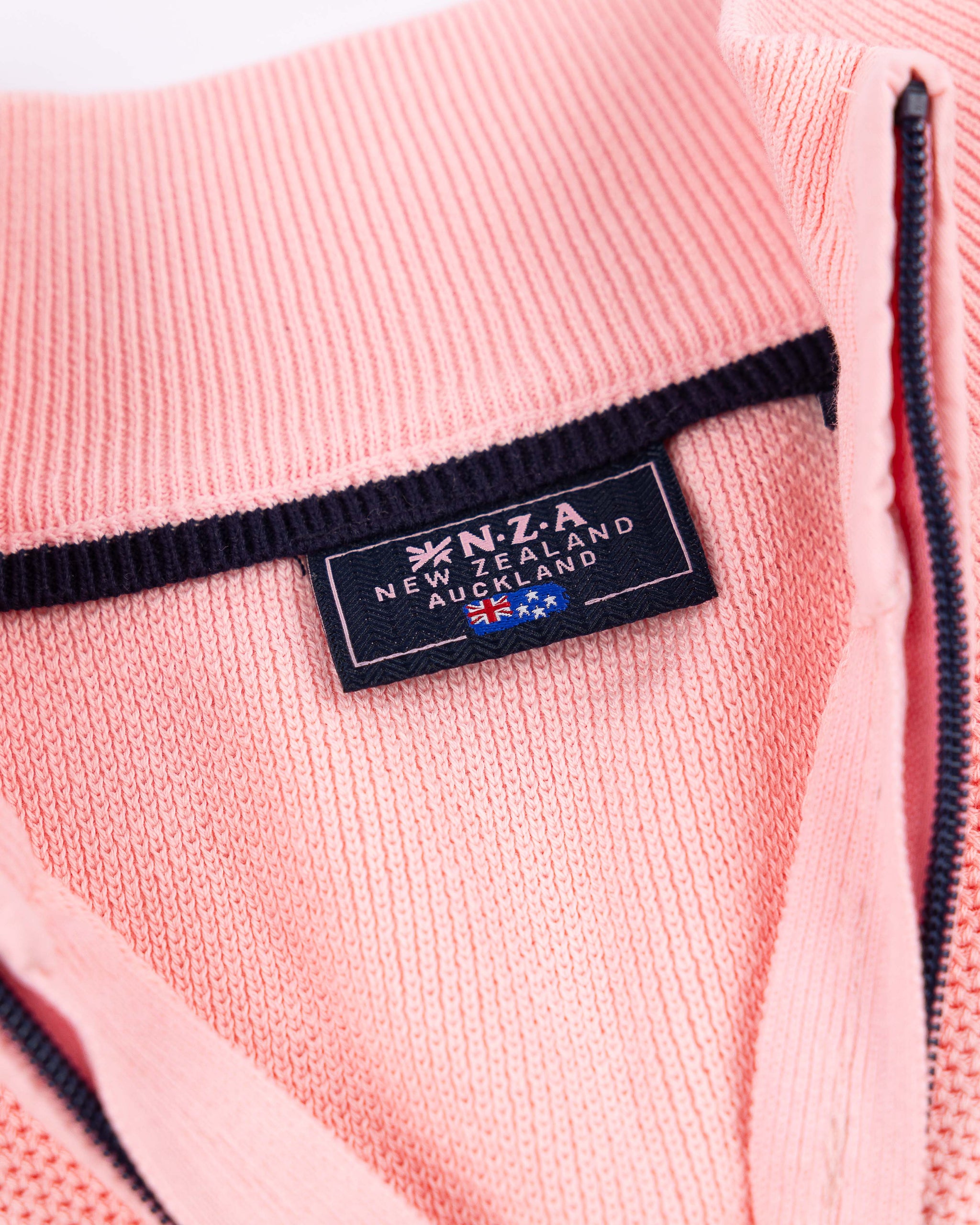 Suéter básico rosa pastel con cremallera media Suéter básico rosa pastel con cremallera media