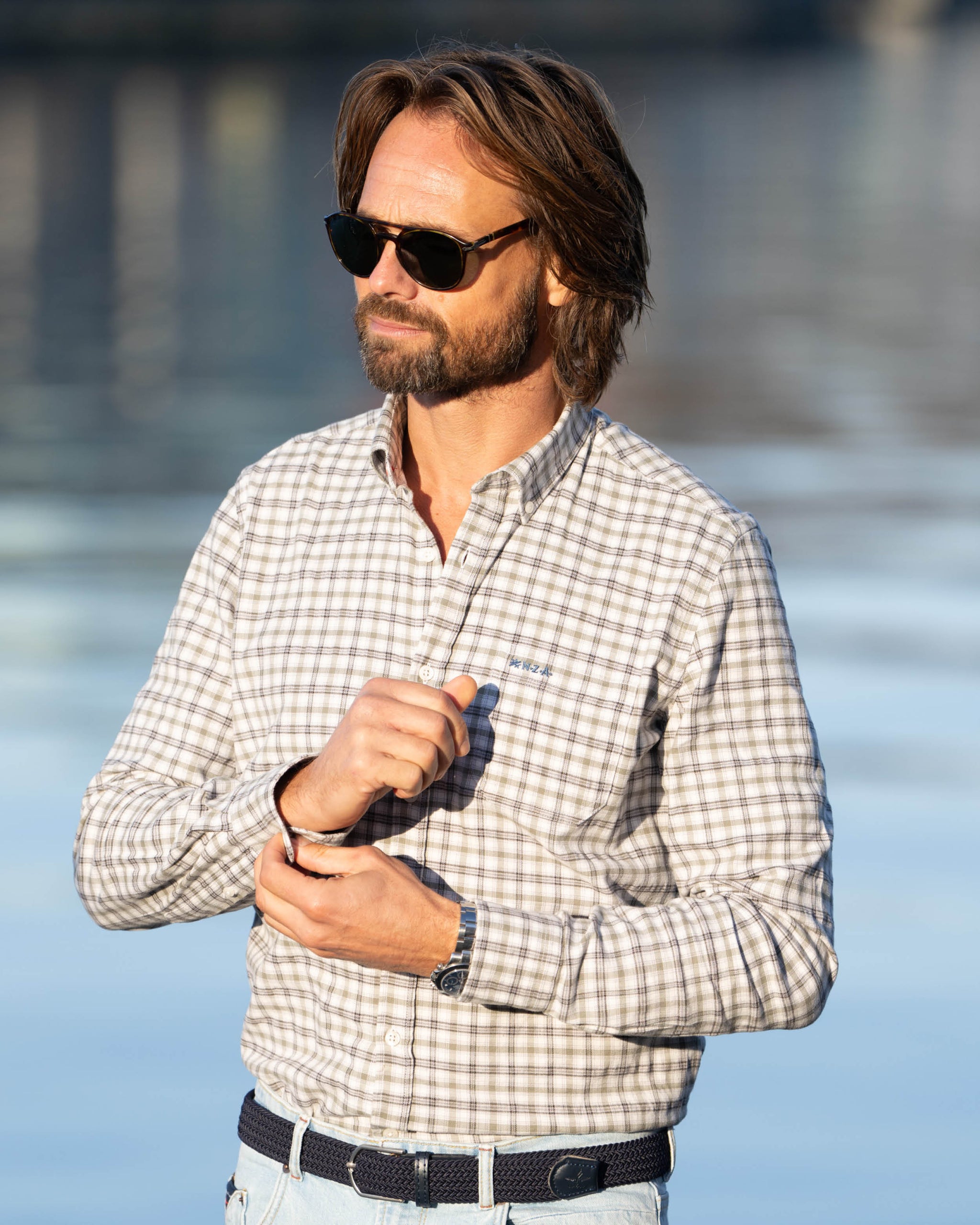 Camisa de algodón arrugada en color crudo Camisa de algodón arrugada en color crudo