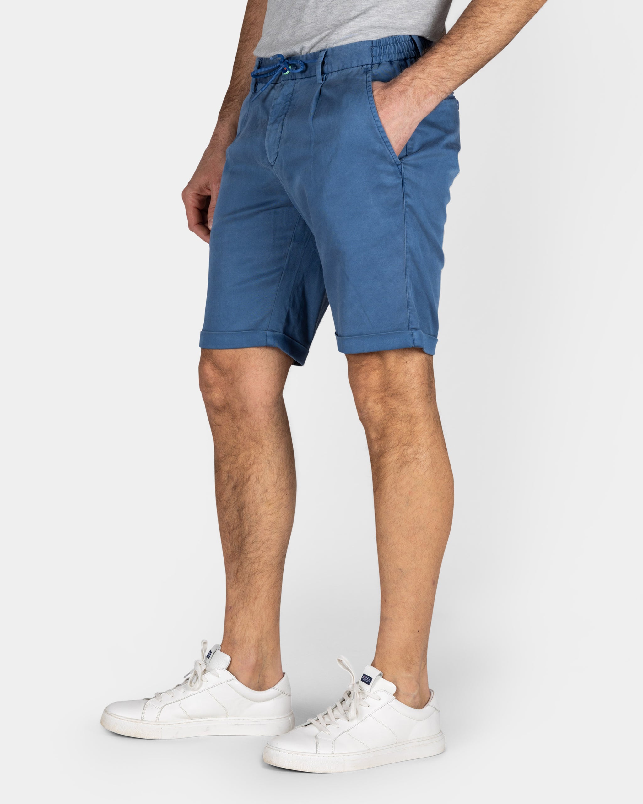 Blauw chino short met stretch Blauw chino short met stretch